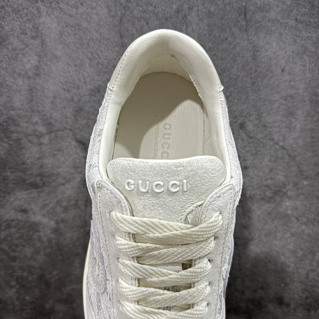 图片[8]-【广东礼盒版本】Gucci 古驰G75 圆头系带运动鞋 这款鞋履采用柔软的绒面材质鞋面制作，精致之中散发现代魅力。流线型廓形与标志性互扣式双G标识优雅辉映，为整体设计倍添精致美感。 GG帆布镶饰 互扣式双G标识 另附一副鞋带 系带固定 跟高：3.5厘米 尺码：35-40-选品中心