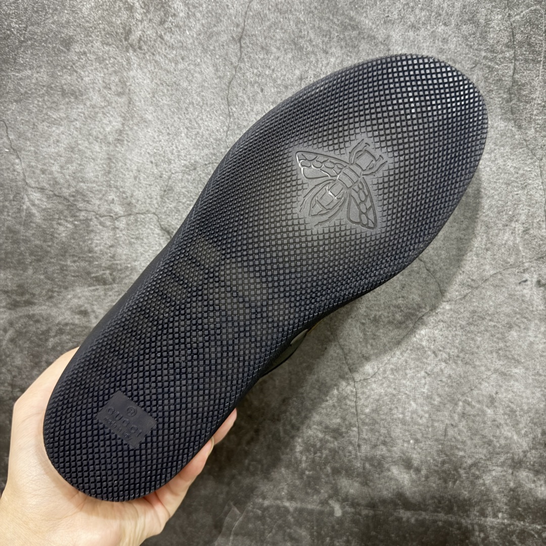 图片[9]-【广东礼盒版本】Gucci 古驰G75 圆头系带运动鞋 这款鞋履采用柔软的绒面材质鞋面制作，精致之中散发现代魅力。流线型廓形与标志性互扣式双G标识优雅辉映，为整体设计倍添精致美感。 GG帆布镶饰 互扣式双G标识 另附一副鞋带 系带固定 跟高：3.5厘米 尺码：35-46-选品中心