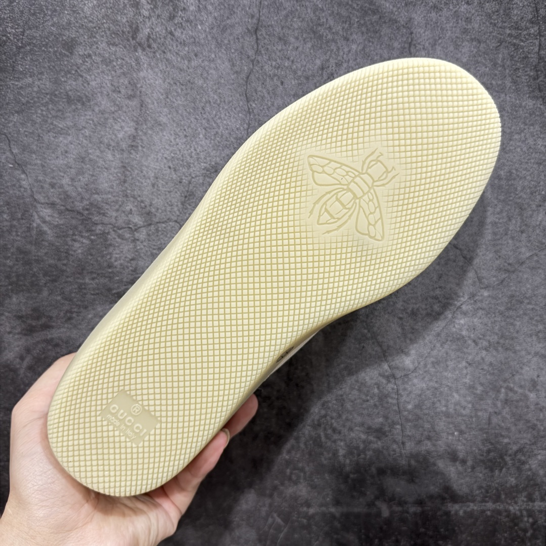 图片[9]-【广东礼盒版本】Gucci 古驰G75 圆头系带运动鞋 这款鞋履采用柔软的绒面材质鞋面制作，精致之中散发现代魅力。流线型廓形与标志性互扣式双G标识优雅辉映，为整体设计倍添精致美感。 GG帆布镶饰 互扣式双G标识 另附一副鞋带 系带固定 跟高：3.5厘米 尺码：35-46-选品中心