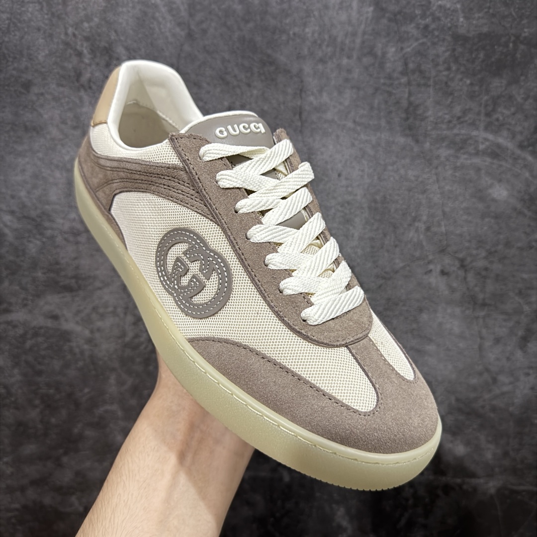 图片[3]-【广东礼盒版本】Gucci 古驰G75 圆头系带运动鞋 这款鞋履采用柔软的绒面材质鞋面制作，精致之中散发现代魅力。流线型廓形与标志性互扣式双G标识优雅辉映，为整体设计倍添精致美感。 GG帆布镶饰 互扣式双G标识 另附一副鞋带 系带固定 跟高：3.5厘米 尺码：35-46-选品中心