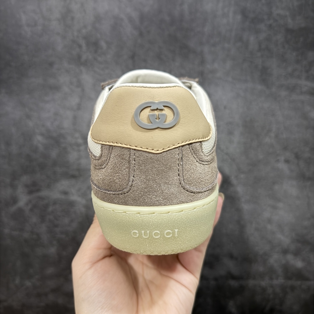 图片[4]-【广东礼盒版本】Gucci 古驰G75 圆头系带运动鞋 这款鞋履采用柔软的绒面材质鞋面制作，精致之中散发现代魅力。流线型廓形与标志性互扣式双G标识优雅辉映，为整体设计倍添精致美感。 GG帆布镶饰 互扣式双G标识 另附一副鞋带 系带固定 跟高：3.5厘米 尺码：35-46-选品中心