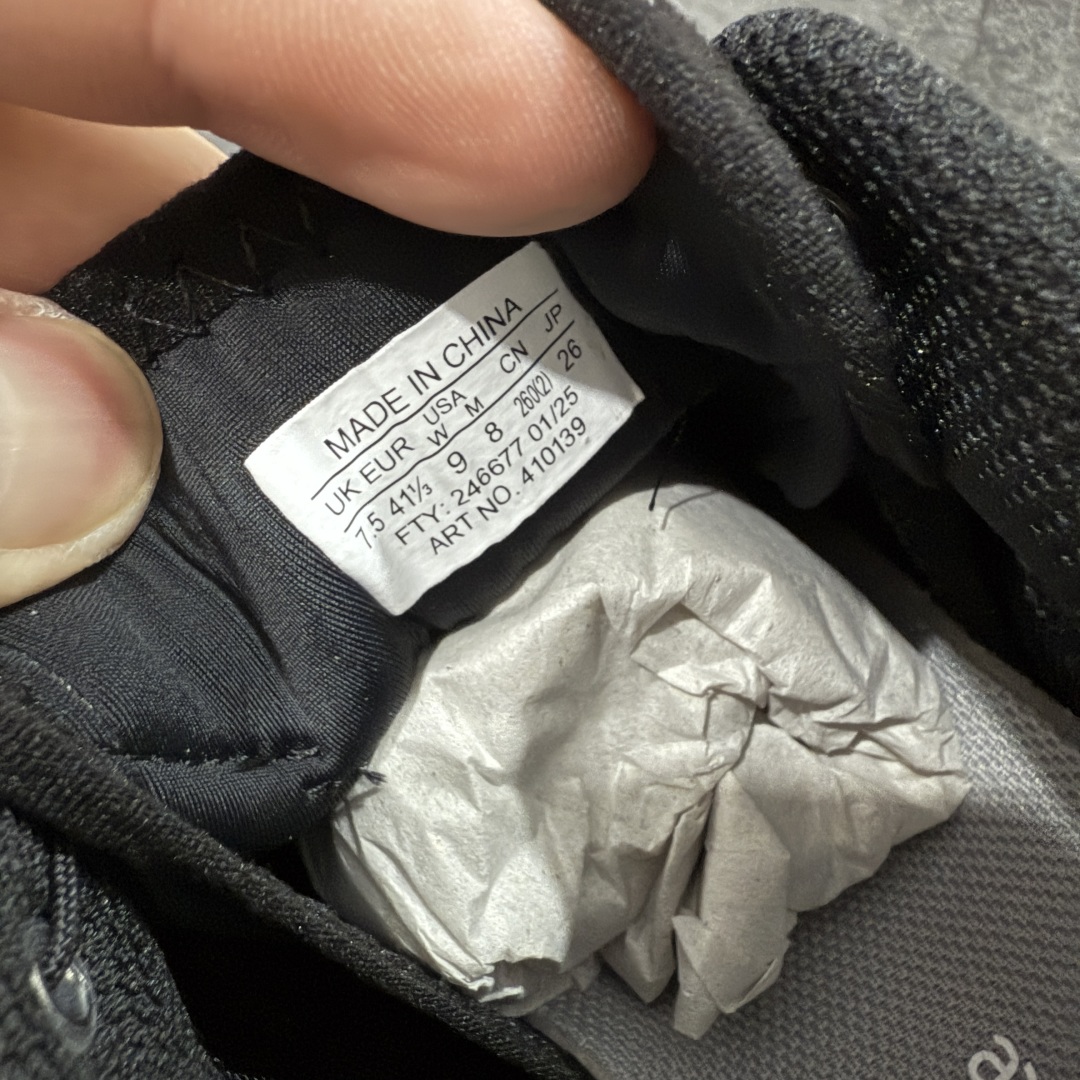 本地💰300 支持放店
【A1外贸版】Salomon XT-QUEST ADV
萨洛蒙情侣款户外机能鞋 黑色 410139
全新外贸大厂出品 细节品质大改进
独立私模 最大做到47.5码
全鞋采用为原厂一致材料打造
全新鞋型 相对市场版本 版型更正
全新玻璃冲刀 清洁度提升
同步原版左右鞋带孔的间距加大(市场版间距太小)
网面与鞋头材料校对一致无色差(市面版本有色差)
大底contagrip凹陷程度同步原版(市面版都有差别)
鞋舌两侧鞋帮脚踝处更加直挺(之前老版往中间踏)
鞋头处添加☯️太极标
所有细节多次修改校正 坚持同步原版无差别
毋庸置疑全市场最好的版本💪🏻终端优势供应
SIZE:36 36.5 37.5 38 38.5 39 40 40.5 41 42 42.5 43 44 44.5 45 46 47.5
编码:TC330350