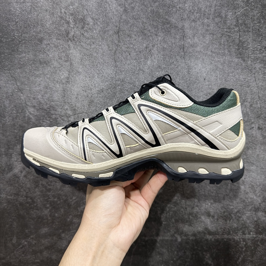 本地💰300 支持放店
【A1外贸版】Salomon XT-QUEST ADV
萨洛蒙情侣款户外机能鞋 复古卡其色 474790
全新外贸大厂出品 细节品质大改进
独立私模 最大做到47.5码
全鞋采用为原厂一致材料打造
全新鞋型 相对市场版本 版型更正
全新玻璃冲刀 清洁度提升
同步原版左右鞋带孔的间距加大(市场版间距太小)
网面与鞋头材料校对一致无色差(市面版本有色差)
大底contagrip凹陷程度同步原版(市面版都有差别)
鞋舌两侧鞋帮脚踝处更加直挺(之前老版往中间踏)
鞋头处添加☯️太极标
所有细节多次修改校正 坚持同步原版无差别
毋庸置疑全市场最好的版本💪🏻终端优势供应
SIZE:36 36.5 37.5 38 38.5 39 40 40.5 41 42 42.5 43 44 44.5 45 46 47.5
编码:TC330350
