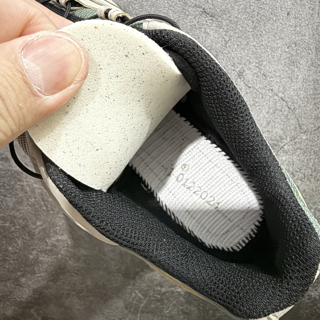 图片[10]-【A1外贸版】Salomon XT-QUEST ADV 萨洛蒙情侣款户外机能鞋 复古卡其色 474790 全新外贸大厂出品 细节品质大改进 独立私模 最大做到47.5码 全鞋采用为原厂一致材料打造 全新鞋型 相对市场版本 版型更正 全新玻璃冲刀 清洁度提升 同步原版左右鞋带孔的间距加大（市场版间距太小） 网面与鞋头材料校对一致无色差（市面版本有色差） 大底contagrip凹陷程度同步原版（市面版都有差别） 鞋舌两侧鞋帮脚踝处更加直挺（之前老版往中间踏） 鞋头处添加☯️太极标 所有细节多次修改校正 坚持同步原版无差别 毋庸置疑全市场最好的版本💪🏻终端优势供应 尺码：36 36.5 37.5 38 38.5 39 40 40.5 41 42 42.5 43 44 44.5 45 46 47.5-选品中心