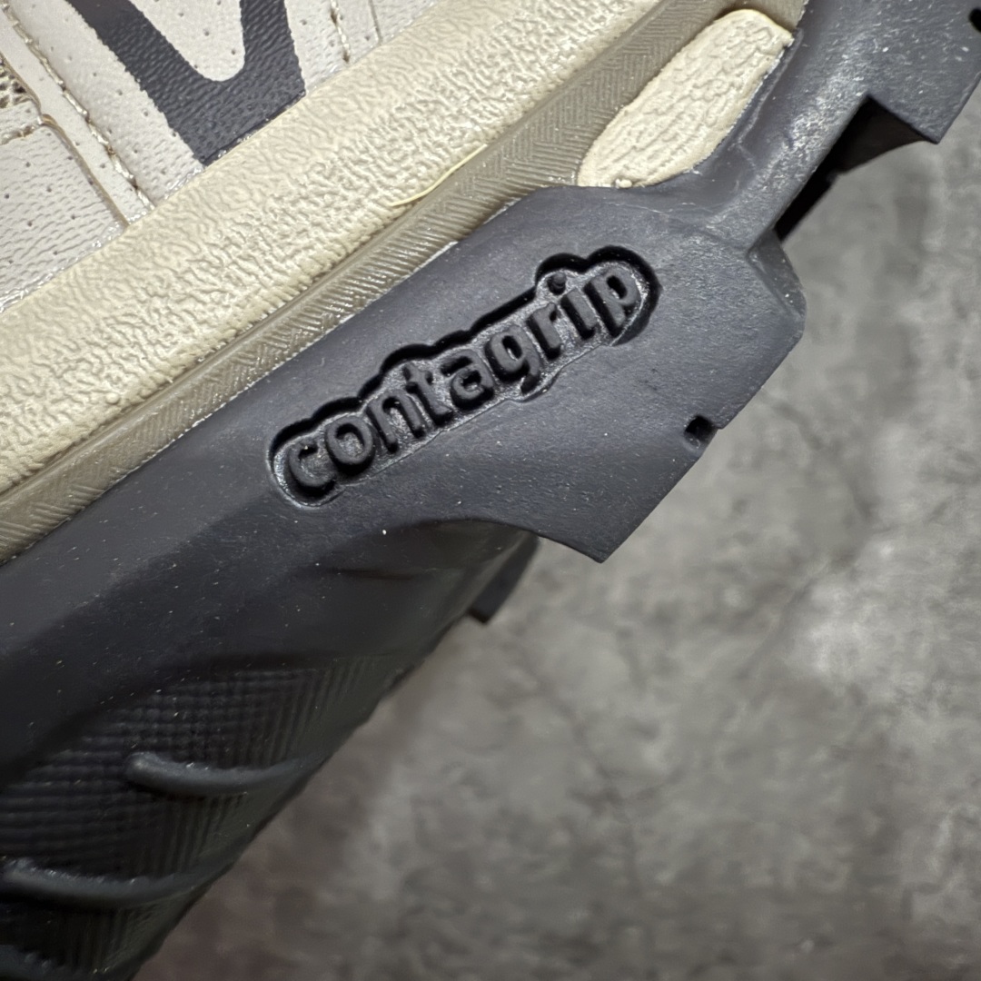 图片[4]-【A1外贸版】Salomon XT-QUEST ADV 萨洛蒙情侣款户外机能鞋 复古卡其色 474790 全新外贸大厂出品 细节品质大改进 独立私模 最大做到47.5码 全鞋采用为原厂一致材料打造 全新鞋型 相对市场版本 版型更正 全新玻璃冲刀 清洁度提升 同步原版左右鞋带孔的间距加大（市场版间距太小） 网面与鞋头材料校对一致无色差（市面版本有色差） 大底contagrip凹陷程度同步原版（市面版都有差别） 鞋舌两侧鞋帮脚踝处更加直挺（之前老版往中间踏） 鞋头处添加☯️太极标 所有细节多次修改校正 坚持同步原版无差别 毋庸置疑全市场最好的版本💪🏻终端优势供应 尺码：36 36.5 37.5 38 38.5 39 40 40.5 41 42 42.5 43 44 44.5 45 46 47.5-选品中心