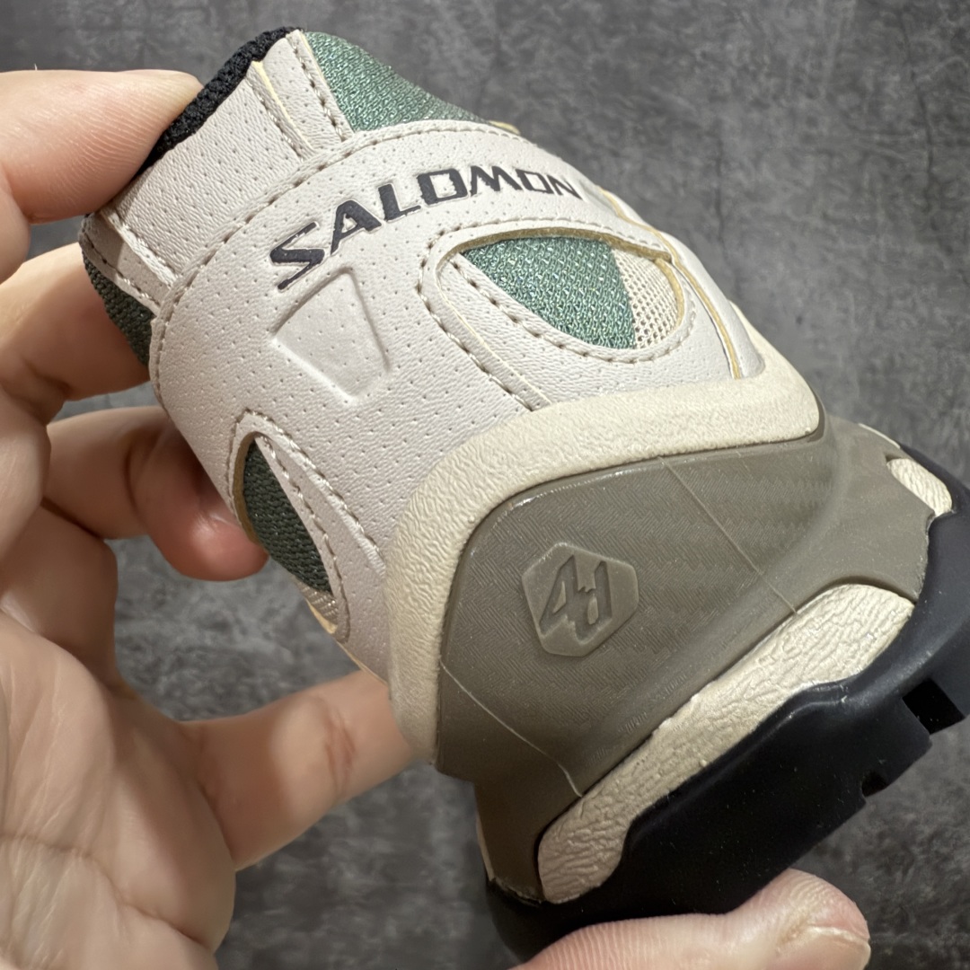 图片[2]-【A1外贸版】Salomon XT-QUEST ADV 萨洛蒙情侣款户外机能鞋 复古卡其色 474790 全新外贸大厂出品 细节品质大改进 独立私模 最大做到47.5码 全鞋采用为原厂一致材料打造 全新鞋型 相对市场版本 版型更正 全新玻璃冲刀 清洁度提升 同步原版左右鞋带孔的间距加大（市场版间距太小） 网面与鞋头材料校对一致无色差（市面版本有色差） 大底contagrip凹陷程度同步原版（市面版都有差别） 鞋舌两侧鞋帮脚踝处更加直挺（之前老版往中间踏） 鞋头处添加☯️太极标 所有细节多次修改校正 坚持同步原版无差别 毋庸置疑全市场最好的版本💪🏻终端优势供应 尺码：36 36.5 37.5 38 38.5 39 40 40.5 41 42 42.5 43 44 44.5 45 46 47.5-选品中心