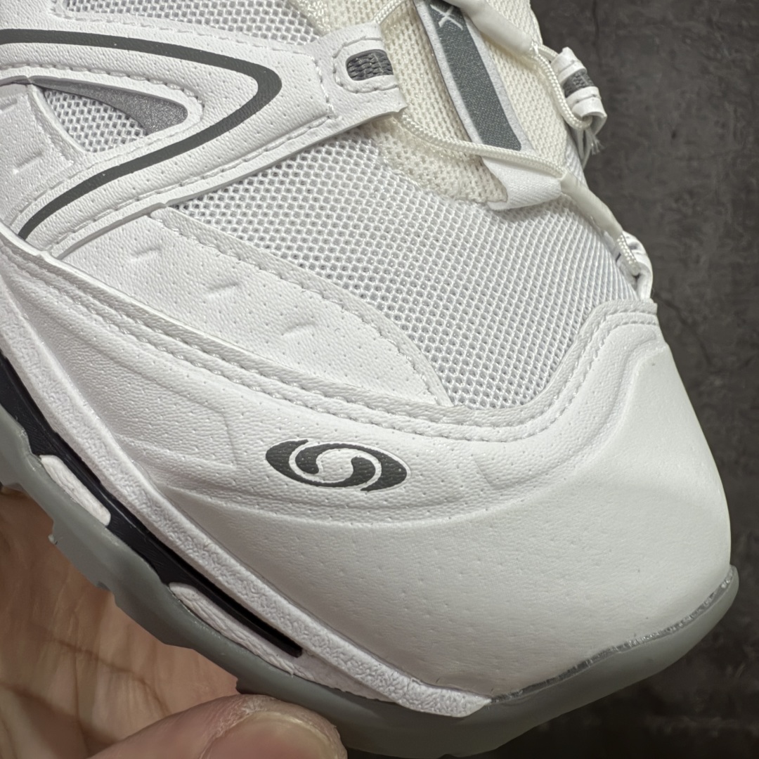 图片[4]-【A1外贸版】Salomon XT-QUEST ADV 萨洛蒙情侣款户外机能鞋 复古白色 410523 全新外贸大厂出品 细节品质大改进 独立私模 最大做到47.5码 全鞋采用为原厂一致材料打造 全新鞋型 相对市场版本 版型更正 全新玻璃冲刀 清洁度提升 同步原版左右鞋带孔的间距加大（市场版间距太小） 网面与鞋头材料校对一致无色差（市面版本有色差） 大底contagrip凹陷程度同步原版（市面版都有差别） 鞋舌两侧鞋帮脚踝处更加直挺（之前老版往中间踏） 鞋头处添加☯️太极标 所有细节多次修改校正 坚持同步原版无差别 毋庸置疑全市场最好的版本💪🏻终端优势供应 尺码：36 36.5 37.5 38 38.5 39 40 40.5 41 42 42.5 43 44 44.5 45 46 47.5-选品中心