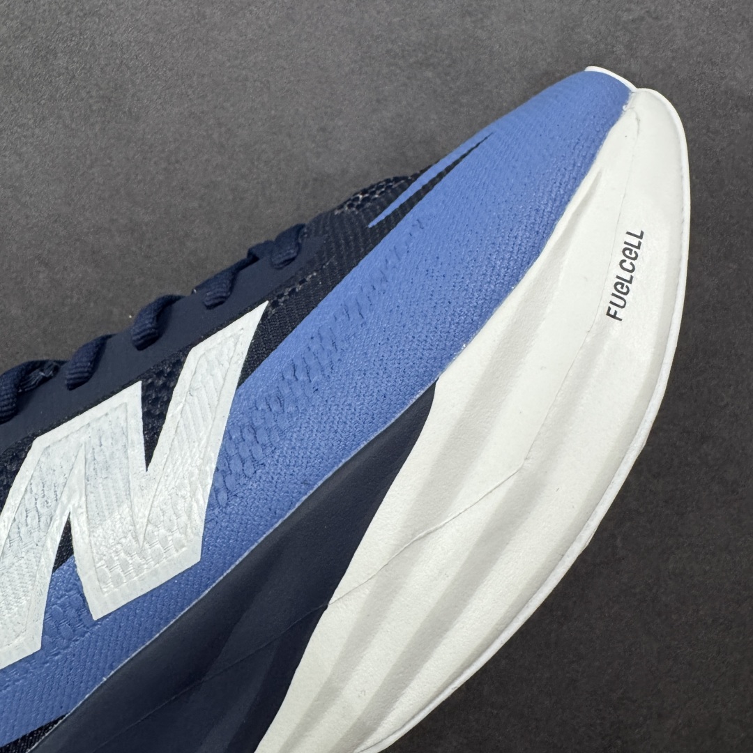 图片[6]-【公司级】NEW BALANCE Rebel FuelCell Rebel V4 舒适时尚织物减震耐磨低帮马拉松轻量化跑步鞋 NB新百伦于 2019 年夏天首次发布了 Rebel 在制鞋业仍在向强调能量回报的弹力泡沫转变的时候 Rebel 确实是一个叛逆者 快进到 2024 年 Rebel v4 承诺通过重新配制的中底化合物和更高的堆叠高度提供更轻、更有弹性的跑步体验 就像New Balance SC Elite v4一样 Rebel v4 提供了完全重新设计的中底化合物 最新的混合物将 New Balance 专有的 FuelCell 泡沫（TPU 和 EVA 的混合物）与 PEBA 泡沫相结合 带来更弹跳的跑步体验 PEBA是一种超轻 高性能的泡沫 通常出现在镀碳超级鞋中 New Balance Rebel v4、ASICS Novablast 4和Brooks Hyperion Max都是精力充沛的无电镀运动鞋 在速度锻炼和快节奏中大放异彩 这三款鞋都依靠它们的中底泡沫和轻微的摇杆形状来创造一种向前滚动的感觉 而且虽然这些鞋子在堆叠高度和重量方面各不相同 但它们提供了相似的软硬比例 有足够的流行力来加快步伐 货号：MFCXLB4 尺码： 40-45-选品中心