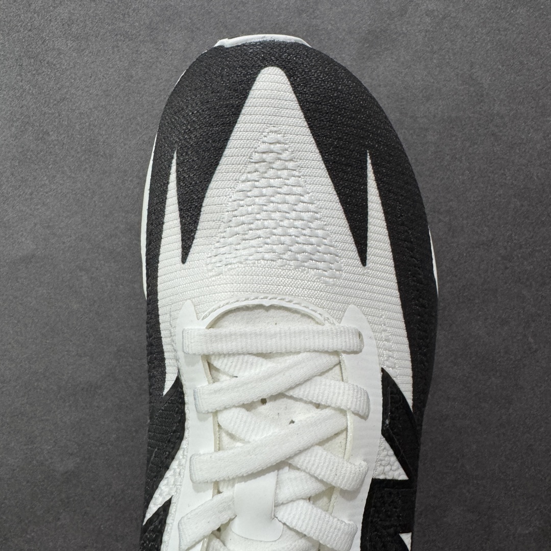 图片[8]-【公司级】NEW BALANCE Rebel FuelCell Rebel V4 舒适时尚织物减震耐磨低帮马拉松轻量化跑步鞋 NB新百伦于 2019 年夏天首次发布了 Rebel 在制鞋业仍在向强调能量回报的弹力泡沫转变的时候 Rebel 确实是一个叛逆者 快进到 2024 年 Rebel v4 承诺通过重新配制的中底化合物和更高的堆叠高度提供更轻、更有弹性的跑步体验 就像New Balance SC Elite v4一样 Rebel v4 提供了完全重新设计的中底化合物 最新的混合物将 New Balance 专有的 FuelCell 泡沫（TPU 和 EVA 的混合物）与 PEBA 泡沫相结合 带来更弹跳的跑步体验 PEBA是一种超轻 高性能的泡沫 通常出现在镀碳超级鞋中 New Balance Rebel v4、ASICS Novablast 4和Brooks Hyperion Max都是精力充沛的无电镀运动鞋 在速度锻炼和快节奏中大放异彩 这三款鞋都依靠它们的中底泡沫和轻微的摇杆形状来创造一种向前滚动的感觉 而且虽然这些鞋子在堆叠高度和重量方面各不相同 但它们提供了相似的软硬比例 有足够的流行力来加快步伐 货号：MFCXLB4 尺码： 36-45-选品中心