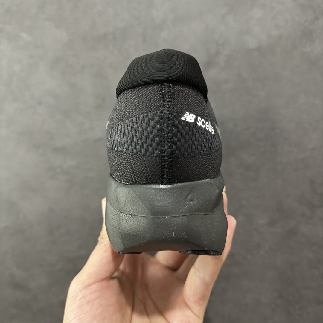 图片[4]-【公司级】NEW BALANCE Rebel FuelCell Rebel V4 舒适时尚织物减震耐磨低帮马拉松轻量化跑步鞋 NB新百伦于 2019 年夏天首次发布了 Rebel 在制鞋业仍在向强调能量回报的弹力泡沫转变的时候 Rebel 确实是一个叛逆者 快进到 2024 年 Rebel v4 承诺通过重新配制的中底化合物和更高的堆叠高度提供更轻、更有弹性的跑步体验 就像New Balance SC Elite v4一样 Rebel v4 提供了完全重新设计的中底化合物 最新的混合物将 New Balance 专有的 FuelCell 泡沫（TPU 和 EVA 的混合物）与 PEBA 泡沫相结合 带来更弹跳的跑步体验 PEBA是一种超轻 高性能的泡沫 通常出现在镀碳超级鞋中 New Balance Rebel v4、ASICS Novablast 4和Brooks Hyperion Max都是精力充沛的无电镀运动鞋 在速度锻炼和快节奏中大放异彩 这三款鞋都依靠它们的中底泡沫和轻微的摇杆形状来创造一种向前滚动的感觉 而且虽然这些鞋子在堆叠高度和重量方面各不相同 但它们提供了相似的软硬比例 有足够的流行力来加快步伐 货号：MFCXLB4 尺码： 36-45-选品中心