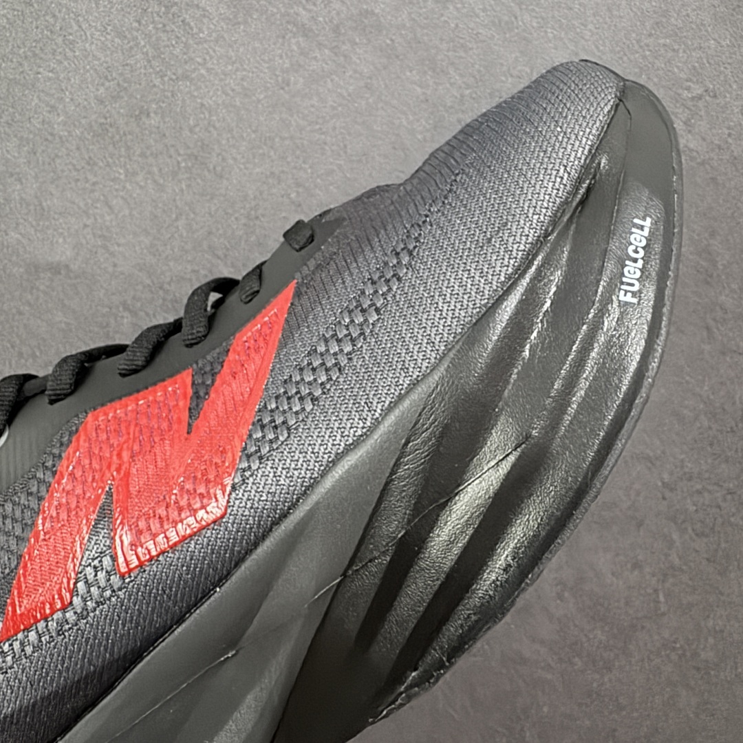 图片[5]-【公司级】NEW BALANCE Rebel FuelCell Rebel V4 舒适时尚织物减震耐磨低帮马拉松轻量化跑步鞋 NB新百伦于 2019 年夏天首次发布了 Rebel 在制鞋业仍在向强调能量回报的弹力泡沫转变的时候 Rebel 确实是一个叛逆者 快进到 2024 年 Rebel v4 承诺通过重新配制的中底化合物和更高的堆叠高度提供更轻、更有弹性的跑步体验 就像New Balance SC Elite v4一样 Rebel v4 提供了完全重新设计的中底化合物 最新的混合物将 New Balance 专有的 FuelCell 泡沫（TPU 和 EVA 的混合物）与 PEBA 泡沫相结合 带来更弹跳的跑步体验 PEBA是一种超轻 高性能的泡沫 通常出现在镀碳超级鞋中 New Balance Rebel v4、ASICS Novablast 4和Brooks Hyperion Max都是精力充沛的无电镀运动鞋 在速度锻炼和快节奏中大放异彩 这三款鞋都依靠它们的中底泡沫和轻微的摇杆形状来创造一种向前滚动的感觉 而且虽然这些鞋子在堆叠高度和重量方面各不相同 但它们提供了相似的软硬比例 有足够的流行力来加快步伐 货号：MFCXLB4 尺码： 36-45-选品中心