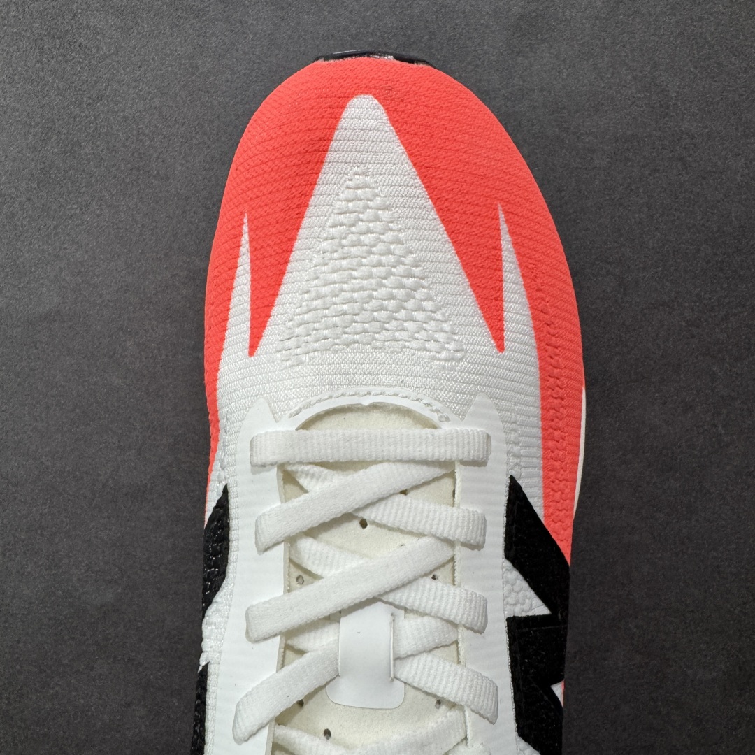 图片[8]-【公司级】NEW BALANCE Rebel FuelCell Rebel V4 舒适时尚织物减震耐磨低帮马拉松轻量化跑步鞋 NB新百伦于 2019 年夏天首次发布了 Rebel 在制鞋业仍在向强调能量回报的弹力泡沫转变的时候 Rebel 确实是一个叛逆者 快进到 2024 年 Rebel v4 承诺通过重新配制的中底化合物和更高的堆叠高度提供更轻、更有弹性的跑步体验 就像New Balance SC Elite v4一样 Rebel v4 提供了完全重新设计的中底化合物 最新的混合物将 New Balance 专有的 FuelCell 泡沫（TPU 和 EVA 的混合物）与 PEBA 泡沫相结合 带来更弹跳的跑步体验 PEBA是一种超轻 高性能的泡沫 通常出现在镀碳超级鞋中 New Balance Rebel v4、ASICS Novablast 4和Brooks Hyperion Max都是精力充沛的无电镀运动鞋 在速度锻炼和快节奏中大放异彩 这三款鞋都依靠它们的中底泡沫和轻微的摇杆形状来创造一种向前滚动的感觉 而且虽然这些鞋子在堆叠高度和重量方面各不相同 但它们提供了相似的软硬比例 有足够的流行力来加快步伐 货号：MFCXLB4 尺码： 40-45-选品中心
