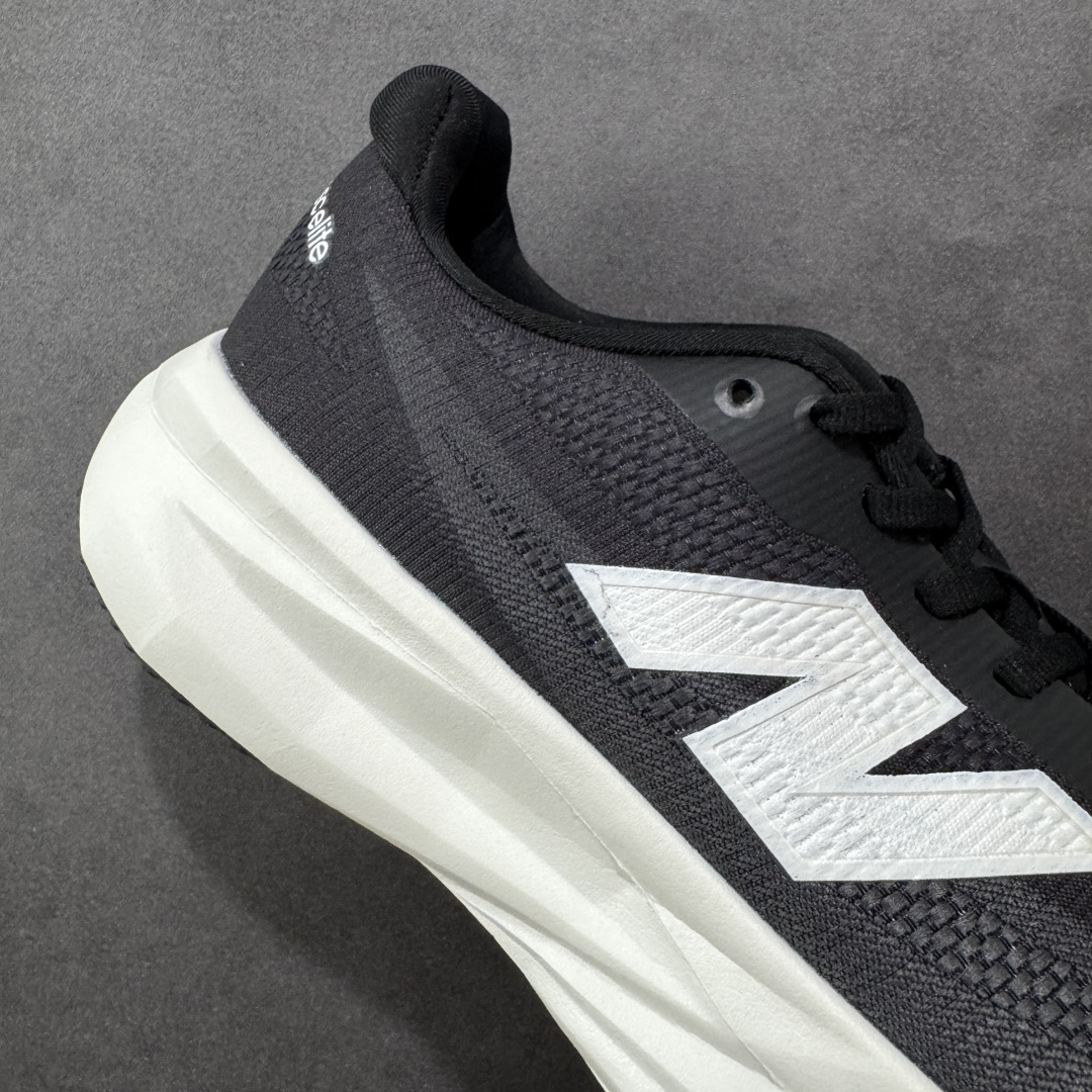 图片[6]-【公司级】NEW BALANCE Rebel FuelCell Rebel V4 舒适时尚织物减震耐磨低帮马拉松轻量化跑步鞋 NB新百伦于 2019 年夏天首次发布了 Rebel 在制鞋业仍在向强调能量回报的弹力泡沫转变的时候 Rebel 确实是一个叛逆者 快进到 2024 年 Rebel v4 承诺通过重新配制的中底化合物和更高的堆叠高度提供更轻、更有弹性的跑步体验 就像New Balance SC Elite v4一样 Rebel v4 提供了完全重新设计的中底化合物 最新的混合物将 New Balance 专有的 FuelCell 泡沫（TPU 和 EVA 的混合物）与 PEBA 泡沫相结合 带来更弹跳的跑步体验 PEBA是一种超轻 高性能的泡沫 通常出现在镀碳超级鞋中 New Balance Rebel v4、ASICS Novablast 4和Brooks Hyperion Max都是精力充沛的无电镀运动鞋 在速度锻炼和快节奏中大放异彩 这三款鞋都依靠它们的中底泡沫和轻微的摇杆形状来创造一种向前滚动的感觉 而且虽然这些鞋子在堆叠高度和重量方面各不相同 但它们提供了相似的软硬比例 有足够的流行力来加快步伐 货号：MFCXLB4 尺码： 36-45-选品中心
