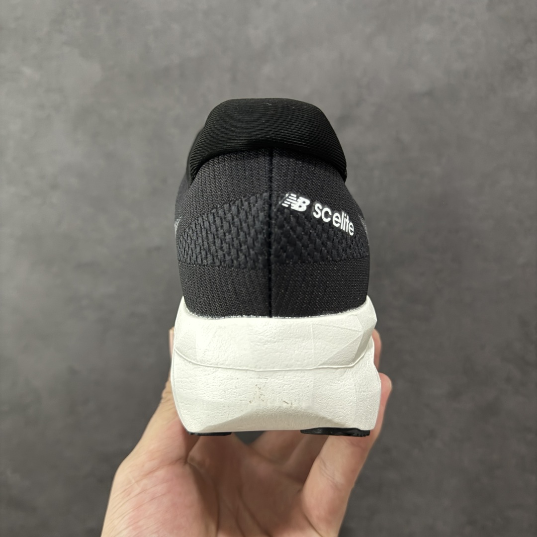 图片[4]-【公司级】NEW BALANCE Rebel FuelCell Rebel V4 舒适时尚织物减震耐磨低帮马拉松轻量化跑步鞋 NB新百伦于 2019 年夏天首次发布了 Rebel 在制鞋业仍在向强调能量回报的弹力泡沫转变的时候 Rebel 确实是一个叛逆者 快进到 2024 年 Rebel v4 承诺通过重新配制的中底化合物和更高的堆叠高度提供更轻、更有弹性的跑步体验 就像New Balance SC Elite v4一样 Rebel v4 提供了完全重新设计的中底化合物 最新的混合物将 New Balance 专有的 FuelCell 泡沫（TPU 和 EVA 的混合物）与 PEBA 泡沫相结合 带来更弹跳的跑步体验 PEBA是一种超轻 高性能的泡沫 通常出现在镀碳超级鞋中 New Balance Rebel v4、ASICS Novablast 4和Brooks Hyperion Max都是精力充沛的无电镀运动鞋 在速度锻炼和快节奏中大放异彩 这三款鞋都依靠它们的中底泡沫和轻微的摇杆形状来创造一种向前滚动的感觉 而且虽然这些鞋子在堆叠高度和重量方面各不相同 但它们提供了相似的软硬比例 有足够的流行力来加快步伐 货号：MFCXLB4 尺码： 36-45-选品中心