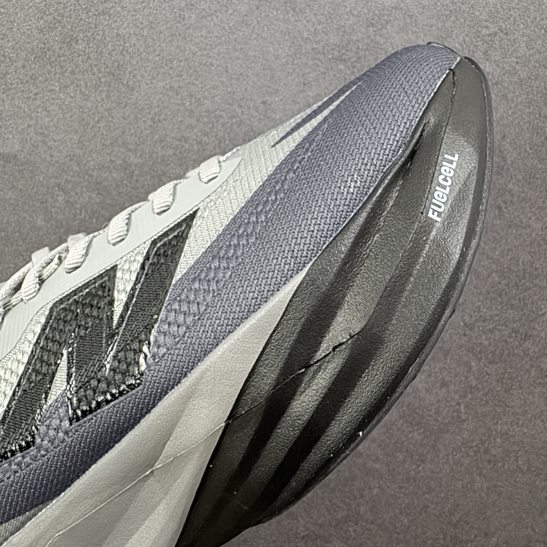 图片[5]-【公司级】NEW BALANCE Rebel FuelCell Rebel V4 舒适时尚织物减震耐磨低帮马拉松轻量化跑步鞋 NB新百伦于 2019 年夏天首次发布了 Rebel 在制鞋业仍在向强调能量回报的弹力泡沫转变的时候 Rebel 确实是一个叛逆者 快进到 2024 年 Rebel v4 承诺通过重新配制的中底化合物和更高的堆叠高度提供更轻、更有弹性的跑步体验 就像New Balance SC Elite v4一样 Rebel v4 提供了完全重新设计的中底化合物 最新的混合物将 New Balance 专有的 FuelCell 泡沫（TPU 和 EVA 的混合物）与 PEBA 泡沫相结合 带来更弹跳的跑步体验 PEBA是一种超轻 高性能的泡沫 通常出现在镀碳超级鞋中 New Balance Rebel v4、ASICS Novablast 4和Brooks Hyperion Max都是精力充沛的无电镀运动鞋 在速度锻炼和快节奏中大放异彩 这三款鞋都依靠它们的中底泡沫和轻微的摇杆形状来创造一种向前滚动的感觉 而且虽然这些鞋子在堆叠高度和重量方面各不相同 但它们提供了相似的软硬比例 有足够的流行力来加快步伐 货号：MFCXLB4 尺码： 36-45-选品中心