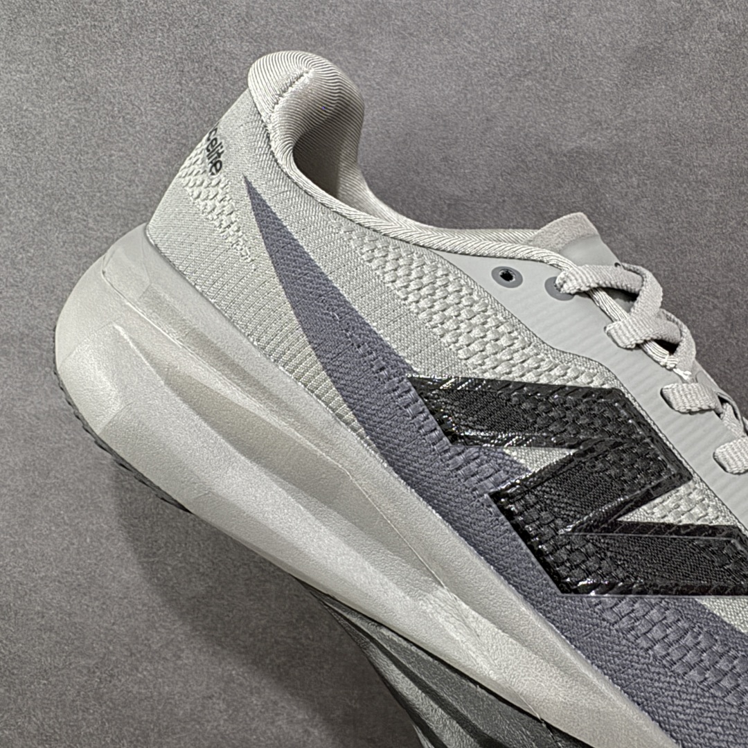 图片[6]-【公司级】NEW BALANCE Rebel FuelCell Rebel V4 舒适时尚织物减震耐磨低帮马拉松轻量化跑步鞋 NB新百伦于 2019 年夏天首次发布了 Rebel 在制鞋业仍在向强调能量回报的弹力泡沫转变的时候 Rebel 确实是一个叛逆者 快进到 2024 年 Rebel v4 承诺通过重新配制的中底化合物和更高的堆叠高度提供更轻、更有弹性的跑步体验 就像New Balance SC Elite v4一样 Rebel v4 提供了完全重新设计的中底化合物 最新的混合物将 New Balance 专有的 FuelCell 泡沫（TPU 和 EVA 的混合物）与 PEBA 泡沫相结合 带来更弹跳的跑步体验 PEBA是一种超轻 高性能的泡沫 通常出现在镀碳超级鞋中 New Balance Rebel v4、ASICS Novablast 4和Brooks Hyperion Max都是精力充沛的无电镀运动鞋 在速度锻炼和快节奏中大放异彩 这三款鞋都依靠它们的中底泡沫和轻微的摇杆形状来创造一种向前滚动的感觉 而且虽然这些鞋子在堆叠高度和重量方面各不相同 但它们提供了相似的软硬比例 有足够的流行力来加快步伐 货号：MFCXLB4 尺码： 36-45-选品中心