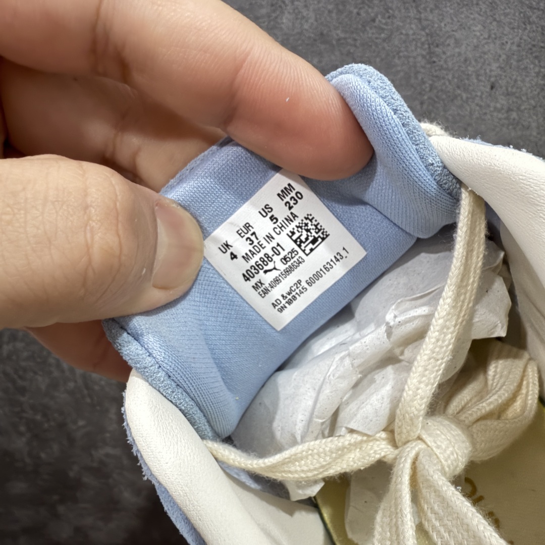 图片[6]-【CS纯原版】Puma Speedcat OG Sparco 彪马罗马阿莫尔系列 复古运动休闲赛车跑鞋 蓝白 市场第一梯队品质 版型 细节 烫金走线 完全碾压市场任意版本 欢迎对比🆚 工厂耗时3个月开发 原装档案原数据纸版楦型 采用固色翻毛皮鞋面材质(正确二次成型\’猛帮\’成型工艺🆚区别市面版本!!) 外置原数据开发轻量耐磨橡胶大底💪🏻 全球知名运动品牌PUMA宝马赛车系列 融合了宝马车队的标志性配色 以趣味十足又前卫复古的设计引领潮流 将赛道精神融入街头时尚 开启前卫竞速之旅 主打前卫复古风 Roma鞋款的鞋侧以复古的流线造型 缀以宝马经典Logo 巧妙吸睛 而Speedcat鞋款以亮眼三色条纹元素缀以舒适鞋面 赋予了独特的个性美学 演绎赛车的无尽能量 货号：403688-01 尺码：35-45-选品中心