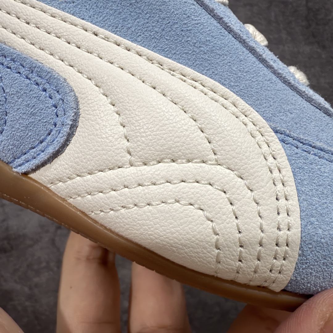 图片[9]-【CS纯原版】Puma Speedcat OG Sparco 彪马罗马阿莫尔系列 复古运动休闲赛车跑鞋 蓝白 市场第一梯队品质 版型 细节 烫金走线 完全碾压市场任意版本 欢迎对比🆚 工厂耗时3个月开发 原装档案原数据纸版楦型 采用固色翻毛皮鞋面材质(正确二次成型\’猛帮\’成型工艺🆚区别市面版本!!) 外置原数据开发轻量耐磨橡胶大底💪🏻 全球知名运动品牌PUMA宝马赛车系列 融合了宝马车队的标志性配色 以趣味十足又前卫复古的设计引领潮流 将赛道精神融入街头时尚 开启前卫竞速之旅 主打前卫复古风 Roma鞋款的鞋侧以复古的流线造型 缀以宝马经典Logo 巧妙吸睛 而Speedcat鞋款以亮眼三色条纹元素缀以舒适鞋面 赋予了独特的个性美学 演绎赛车的无尽能量 货号：403688-01 尺码：35-45-选品中心