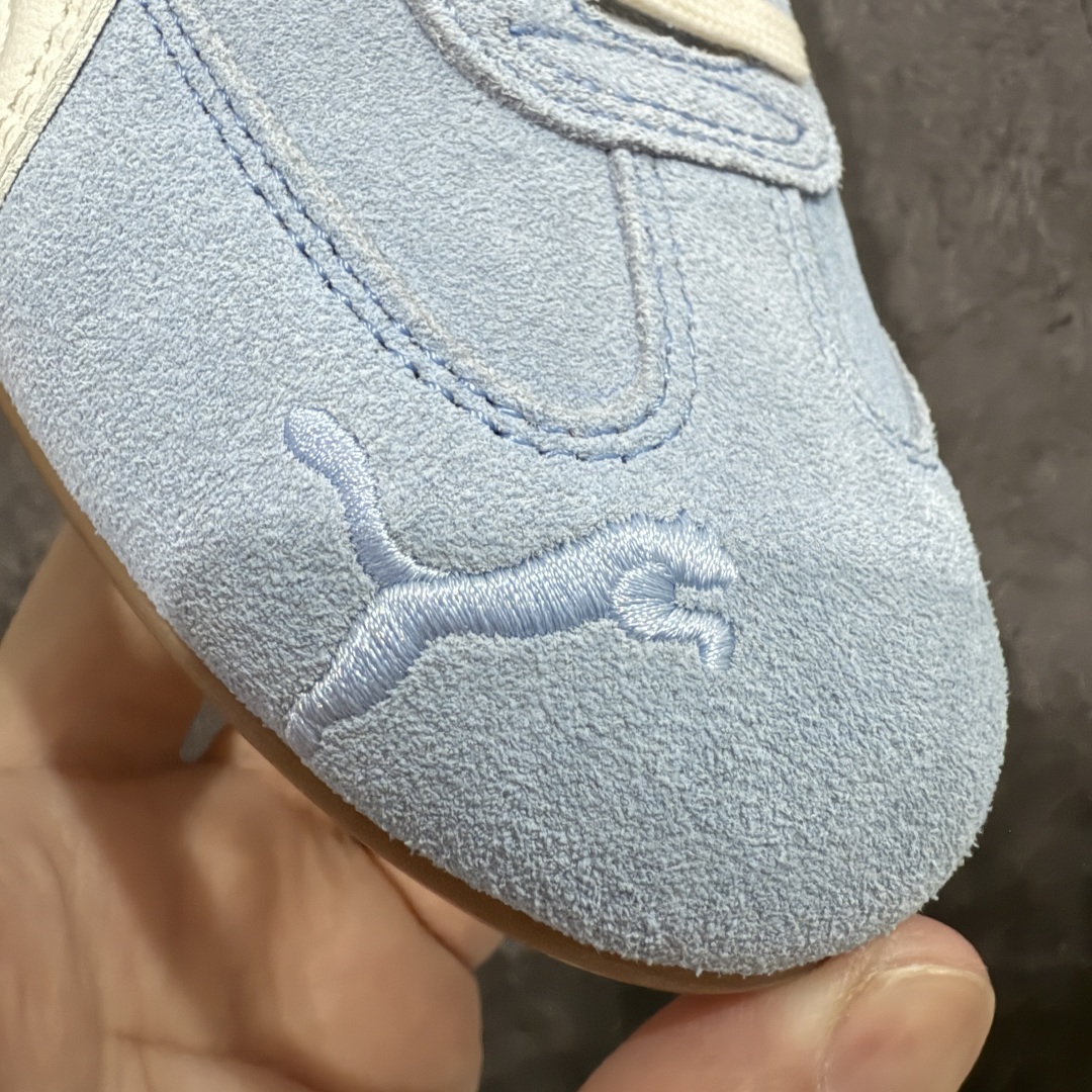 图片[4]-【CS纯原版】Puma Speedcat OG Sparco 彪马罗马阿莫尔系列 复古运动休闲赛车跑鞋 蓝白 市场第一梯队品质 版型 细节 烫金走线 完全碾压市场任意版本 欢迎对比🆚 工厂耗时3个月开发 原装档案原数据纸版楦型 采用固色翻毛皮鞋面材质(正确二次成型\’猛帮\’成型工艺🆚区别市面版本!!) 外置原数据开发轻量耐磨橡胶大底💪🏻 全球知名运动品牌PUMA宝马赛车系列 融合了宝马车队的标志性配色 以趣味十足又前卫复古的设计引领潮流 将赛道精神融入街头时尚 开启前卫竞速之旅 主打前卫复古风 Roma鞋款的鞋侧以复古的流线造型 缀以宝马经典Logo 巧妙吸睛 而Speedcat鞋款以亮眼三色条纹元素缀以舒适鞋面 赋予了独特的个性美学 演绎赛车的无尽能量 货号：403688-01 尺码：35-45-选品中心