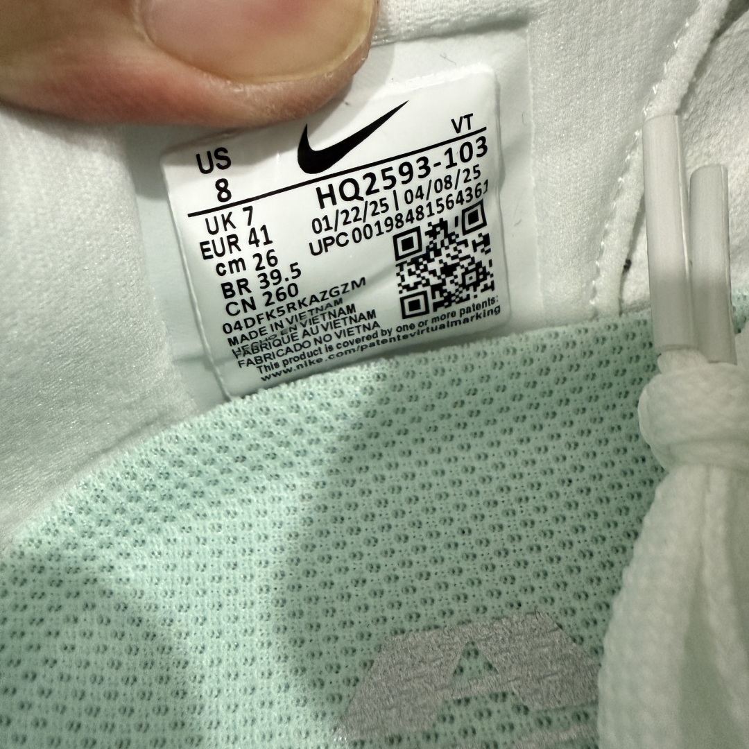 图片[7]-【S版纯原】Nike Pegasus Premium Airscape 舒适百搭减震防滑耐磨透气 低帮跑步鞋 薄荷绿    低帮跑步鞋，粉紫色，简约又不失活力，上脚超吸睛。  它不仅颜值高，性能更是一绝！  全掌气垫科技，减震防滑超耐磨，每一步都能感受到强劲回弹，给双脚舒适支撑。  透气鞋面，跑步时双脚也能自由呼吸。    #独家原包 原底原料 开模打造  #原厂鞋标 高精密准度  #原楦原纸板开发 匹配原版98%以上  #后跟弧度 正确呈现  #原厂皮料 质感无敌  #皮料切割干净 无任何毛边 清洁度细节完美    货号：HQ2593-103    尺码：35.5-46-选品中心