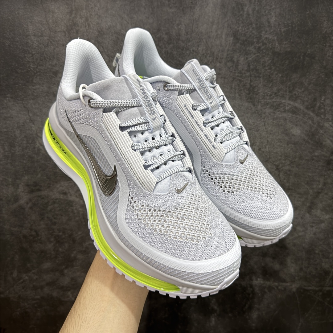 【NFC纯原】Nike Pegasus Premium Pace Series x After Dark Tour联名款IF5585-001舒适百搭减震防滑耐磨透气 低帮跑步鞋     简约又不失活力，上脚超吸睛。  它不仅颜值高，性能更是一绝！  全掌气垫科技，减震防滑超耐磨，每一步都能感受到强劲回弹，给双脚舒适支撑。  透气鞋面，跑步时双脚也能自由呼吸。    #独家原包 原底原料 开模打造  #原厂鞋标 高精密准度  #原楦原纸板开发 匹配原版98%以上  #后跟弧度 正确呈现  #原厂皮料 质感无敌  #皮料切割干净 无任何毛边 清洁度细节完美    货号：HQ2593-103    尺码：35.5-46-选品中心