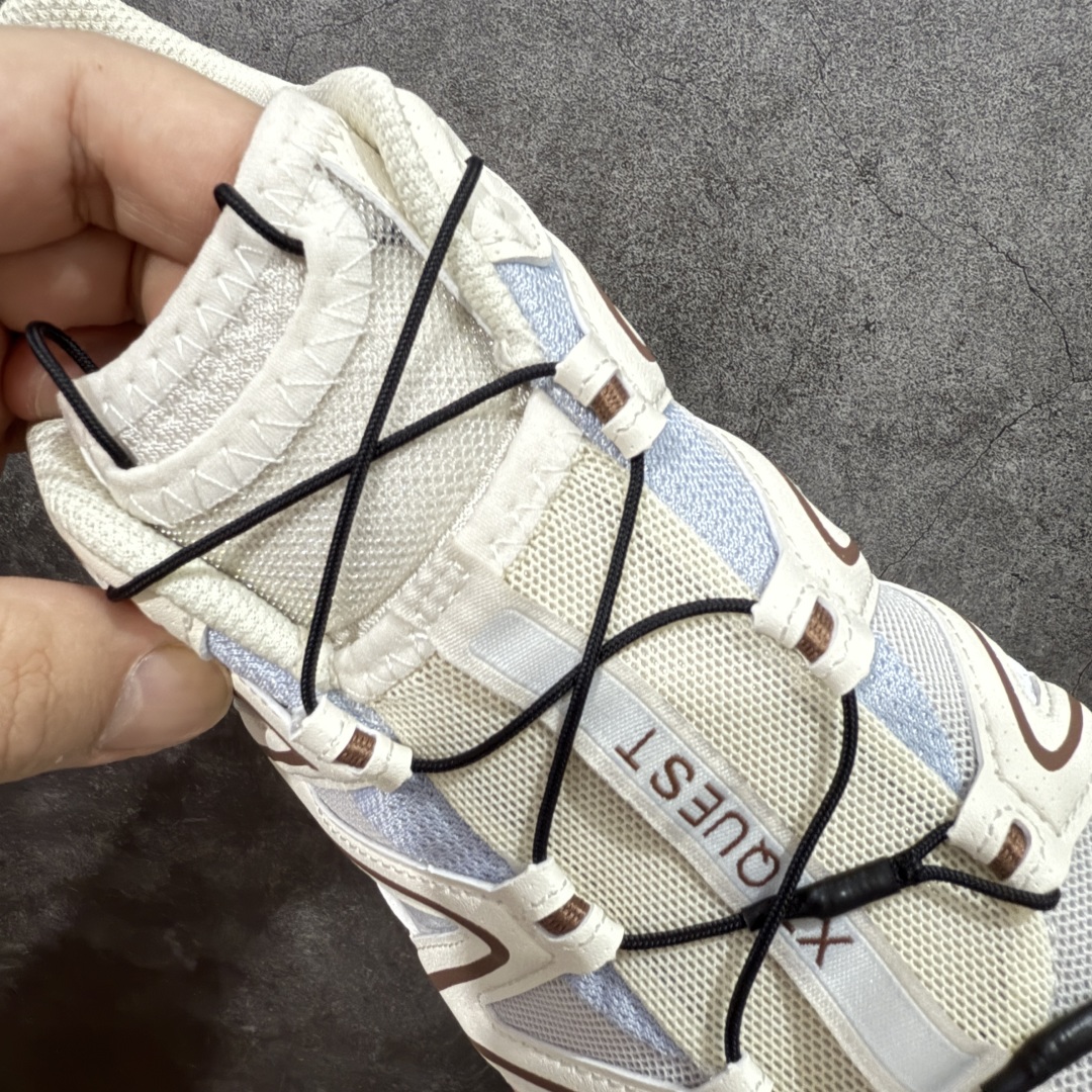 图片[7]-【A1外贸版】Salomon XT-QUEST ADV 萨洛蒙情侣款户外机能鞋 香槟色 417589 全新外贸大厂出品 细节品质大改进 独立私模 最大做到47.5码 全鞋采用为原厂一致材料打造 全新鞋型 相对市场版本 版型更正 全新玻璃冲刀 清洁度提升 同步原版左右鞋带孔的间距加大（市场版间距太小） 网面与鞋头材料校对一致无色差（市面版本有色差） 大底contagrip凹陷程度同步原版（市面版都有差别） 鞋舌两侧鞋帮脚踝处更加直挺（之前老版往中间踏） 鞋头处添加☯️太极标 所有细节多次修改校正 坚持同步原版无差别 毋庸置疑全市场最好的版本💪🏻终端优势供应 尺码：36 36.5 37.5 38 38.5 39 40 40.5 41 42 42.5 43 44 44.5 45 46 47.5-选品中心