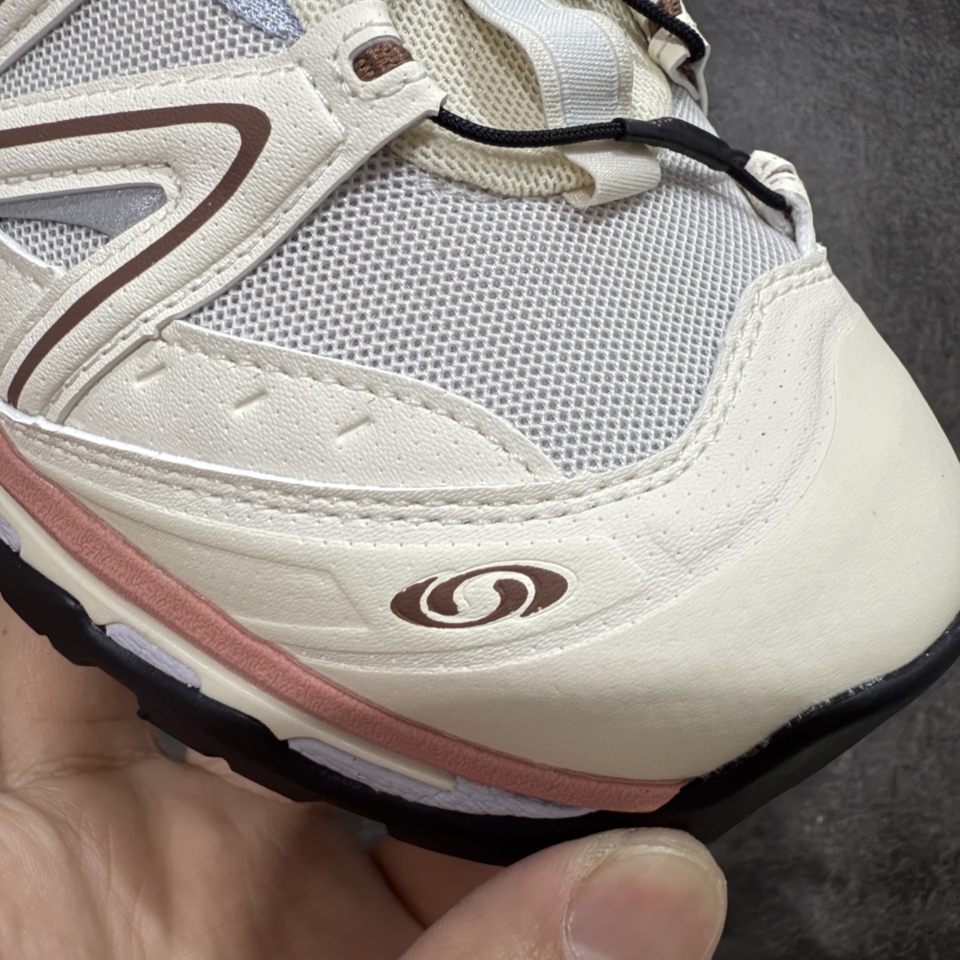 图片[6]-【A1外贸版】Salomon XT-QUEST ADV 萨洛蒙情侣款户外机能鞋 香槟色 417589 全新外贸大厂出品 细节品质大改进 独立私模 最大做到47.5码 全鞋采用为原厂一致材料打造 全新鞋型 相对市场版本 版型更正 全新玻璃冲刀 清洁度提升 同步原版左右鞋带孔的间距加大（市场版间距太小） 网面与鞋头材料校对一致无色差（市面版本有色差） 大底contagrip凹陷程度同步原版（市面版都有差别） 鞋舌两侧鞋帮脚踝处更加直挺（之前老版往中间踏） 鞋头处添加☯️太极标 所有细节多次修改校正 坚持同步原版无差别 毋庸置疑全市场最好的版本💪🏻终端优势供应 尺码：36 36.5 37.5 38 38.5 39 40 40.5 41 42 42.5 43 44 44.5 45 46 47.5-选品中心