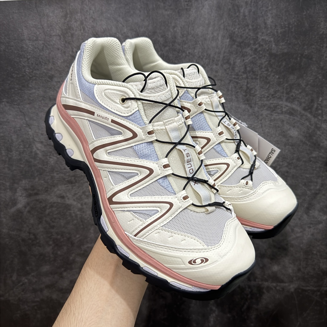 【A1外贸版】Salomon XT-QUEST ADV 萨洛蒙情侣款户外机能鞋 香槟色 417589 全新外贸大厂出品 细节品质大改进 独立私模 最大做到47.5码 全鞋采用为原厂一致材料打造 全新鞋型 相对市场版本 版型更正 全新玻璃冲刀 清洁度提升 同步原版左右鞋带孔的间距加大(市场版间距太小) 网面与鞋头材料校对一致无色差(市面版本有色差) 大底contagrip凹陷程度同步原版(市面版都有差别) 鞋舌两侧鞋帮脚踝处更加直挺(之前老版往中间踏) 鞋头处添加☯️太极标 所有细节多次修改校正 坚持同步原版无差别 毋庸置疑全市场最好的版本💪🏻终端优势供应 尺码:36 36.5 37.5 38 38.5 39 40 40.5 41 42 42.5 43 44 44.5 45 46 47.5-选品中心