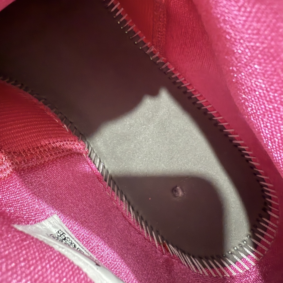 图片[9]-【S2纯原】Nike Kobe 9 Low EM Think Pink PE 科比九代舒适减震防滑低帮篮球鞋 粉色 HQ4995-600 React科技鞋垫加持 实战配置直接拉满 原楦纸板开发 鞋身流线型、后跟塑形 区分土肥圆 原厂针织鞋面一针一线匹配原版 全身鞋材卡料色独家定制 唯一万针立体刺绣SWOOSH 真实底模最大48.5 实战利器 专供海外市场 尺码：40 40.5 41 42 42.5 43 44 44.5 45 46 47.5 48.5 （脚宽、脚胖 建议买大半码）-选品中心