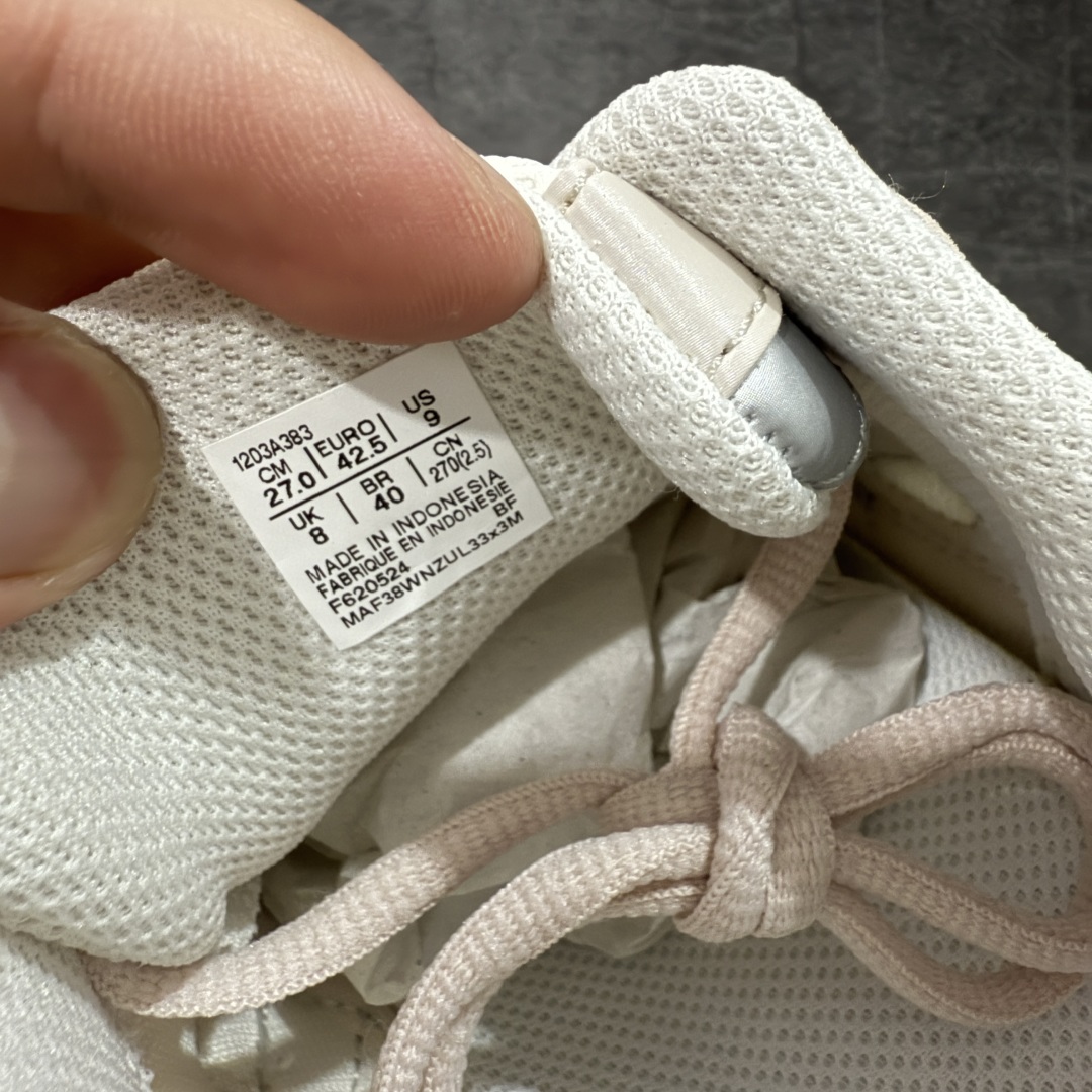 图片[7]-【总裁版本】顶级 Asics GEL-NYC系列 灰白 亚瑟士运动休闲透气专业跑鞋 行业领头版本 出货即巅峰 原鞋购入开发 原材料 原数据打造 完美版型 超完美做工 细节一步到位 原版对比无任何差别 #鞋面采用反绒皮与网布拼接 透气舒适兼具休闲时尚 结合简明的配色 展现品牌的传承及引领复古流行的主题 虎爪造型的LOGO  #鞋身稳定包裹系统 支撑鞋身 经典宽大鞋型配备防偏移设计提升包裹性 穿着舒适鞋面透气孔设计 提供透气性 货号：1203A383-104  尺码：36 37 37.5 38 39 40 40.5 41.5 42 42.5 43.5 44 44.5 45 46 47-选品中心