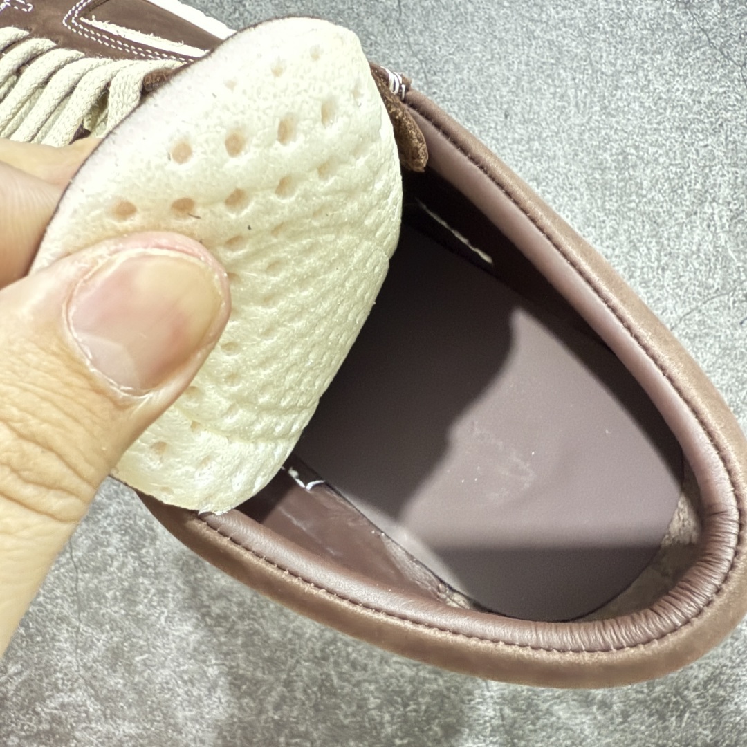 图片[8]-【莞产G版】RO / Rick Owens 瑞克·欧文斯【主线】 【名称】疯马油蜡皮侵权万子 【款式】 侵权三角标/低帮/经典底/细鞋带款，特殊工艺疯马油蜡皮！ 【皮料】 东莞原厂进口全新定制疯马油蜡皮，油光发亮质感！ 【三角标】长绒灰白麂皮头层小牛皮，厚切1.2mm。 【鞋带】 鞋带采用水染定织法工艺，高密度之下，透出光泽感！ 【鞋头】 原厂楦头定型，优雅大幅度上翘弧度！ 【鞋舌】 内里和后跟包裹是全牛皮，一整张牛皮切割，无拼皮、无边角料皮！ 【鞋底】TPU大底奶香味！硬度、肤感一比一！鞋底logo钢印清晰正确！ 【鞋垫】整张牛皮鞋垫 + 3层夹心泡棉材质（白+粉色），独家私人开模冲孔！ 【尺码】 ：36 37 38 39 40 41 42 43 44 45 46-选品中心