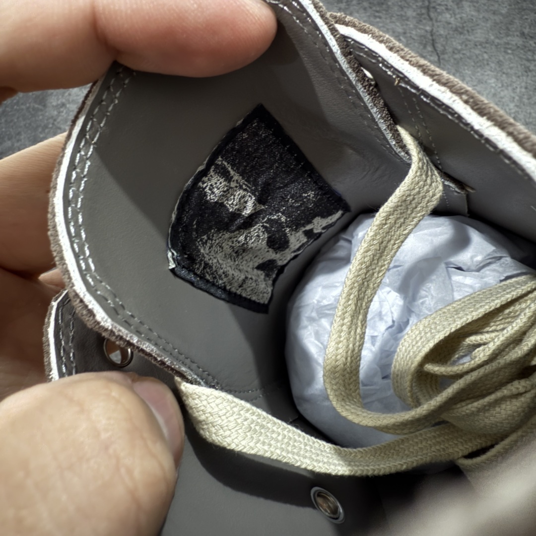 图片[6]-【莞产G版】摩卡棕色低帮大匡威 RO / Rick Owens 瑞克·欧文斯【主线】大匡威/低帮/经典底/ 麂皮 低帮 西瓜头 【皮料】 东莞原厂进口全新2025年新材质“高丝光麂皮绒感 【鞋带】 鞋带采用水染定织法工艺，高密度之下，透出光泽感！ 【鞋头】软糯，轻轻按压有牛皮细细的纹理质感！ 【鞋舌】内里也是全牛皮，一整张牛皮切割，无拼皮、无边角料皮！ 【鞋底】TPU大底奶香味！硬度、肤感一比一！鞋底logo钢印清晰正确！ 【鞋垫】整张牛皮鞋垫 + 3层夹心泡棉材质（白+粉色），独家私人开模冲孔！ 【尺码】 ：36 37 38 39 40 41 42 43 44 45 46-选品中心