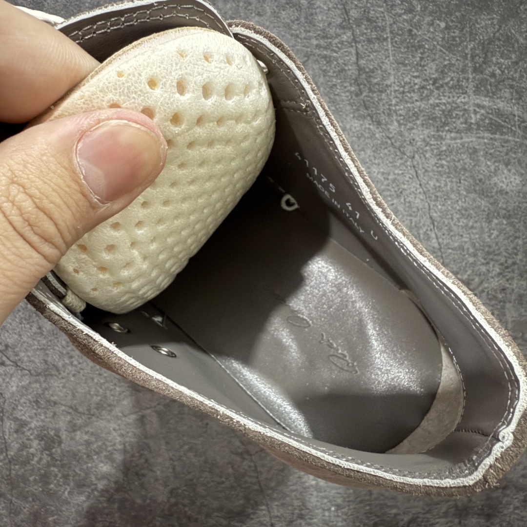 图片[9]-【莞产G版】摩卡棕色低帮大匡威 RO / Rick Owens 瑞克·欧文斯【主线】大匡威/低帮/经典底/ 麂皮 低帮 西瓜头 【皮料】 东莞原厂进口全新2025年新材质“高丝光麂皮绒感 【鞋带】 鞋带采用水染定织法工艺，高密度之下，透出光泽感！ 【鞋头】软糯，轻轻按压有牛皮细细的纹理质感！ 【鞋舌】内里也是全牛皮，一整张牛皮切割，无拼皮、无边角料皮！ 【鞋底】TPU大底奶香味！硬度、肤感一比一！鞋底logo钢印清晰正确！ 【鞋垫】整张牛皮鞋垫 + 3层夹心泡棉材质（白+粉色），独家私人开模冲孔！ 【尺码】 ：36 37 38 39 40 41 42 43 44 45 46-选品中心