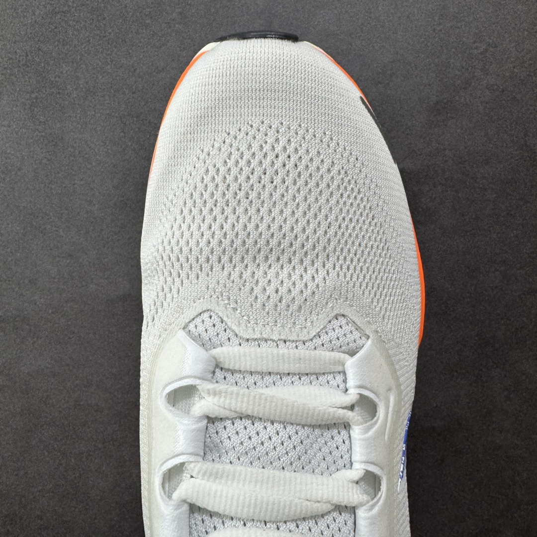  
【纯原】NK Air Zoom Pegasus 41登月 飞马跑鞋 HF0013-900
鞋面采用外