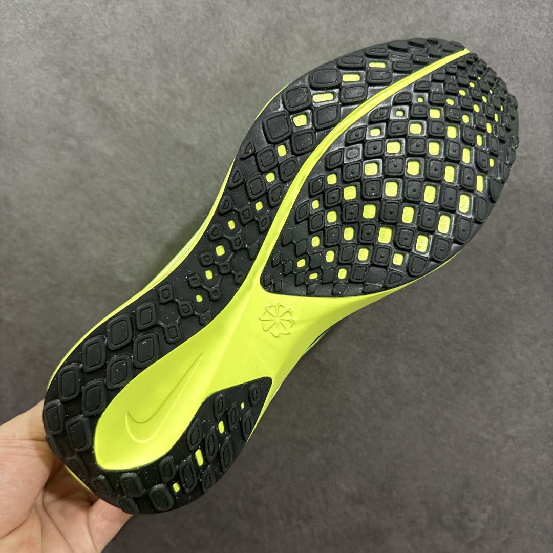  
【纯原】NK Air Zoom Pegasus 41登月 飞马跑鞋 FD2722-701
鞋面采用外