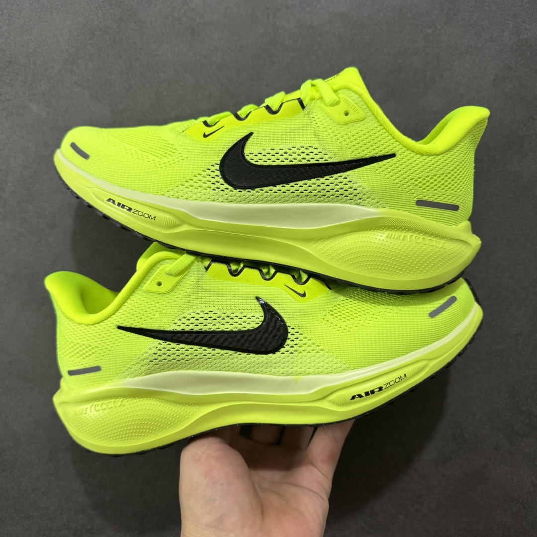  
【纯原】NK Air Zoom Pegasus 41登月 飞马跑鞋 HF0013
鞋面采用外层由韧性