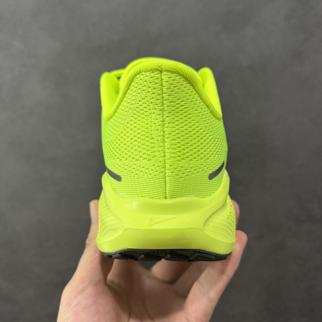  
【纯原】NK Air Zoom Pegasus 41登月 飞马跑鞋 FD2722-701
鞋面采用外