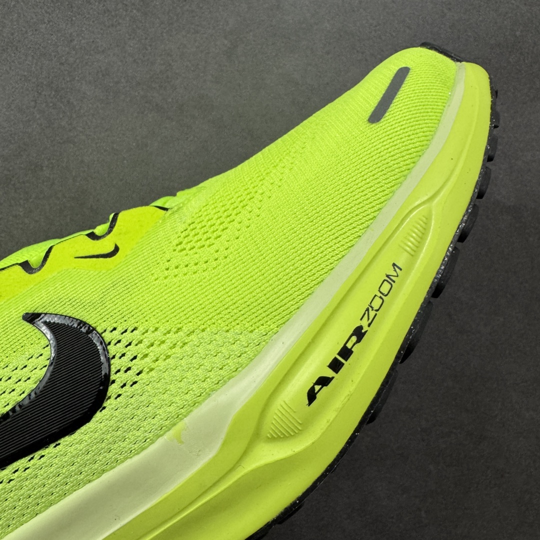  
【纯原】NK Air Zoom Pegasus 41登月 飞马跑鞋 FD2722-701
鞋面采用外