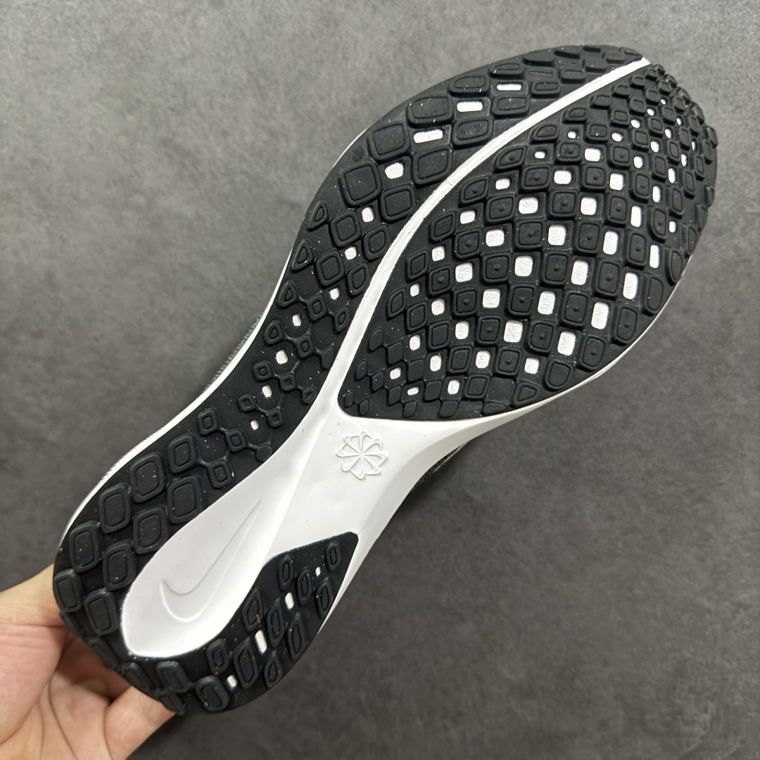  
【纯原】NK Air Zoom Pegasus 41登月 飞马跑鞋 FD2722-002
鞋面采用外