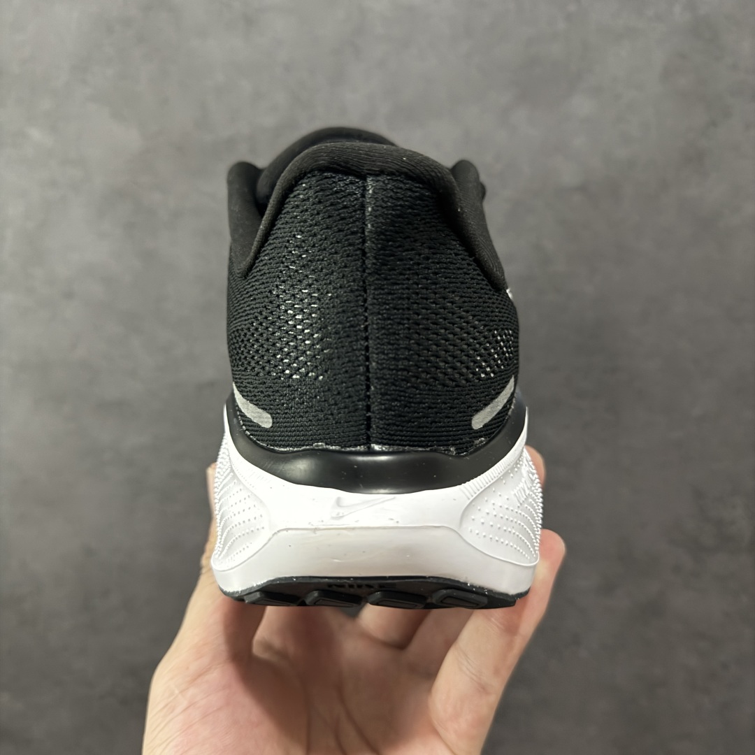  
【纯原】NK Air Zoom Pegasus 41登月 飞马跑鞋 FD2722-002
鞋面采用外