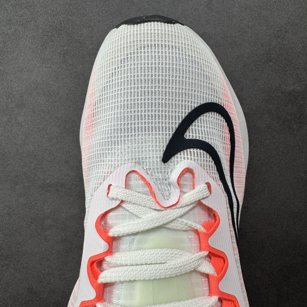  
【纯原】NK Zoom Fly 5飞行5代马拉松系列低帮透气休闲运动慢跑鞋 DM8968-100
#