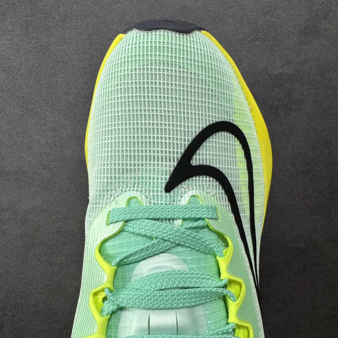  
【纯原】NK Zoom Fly 5飞行5代马拉松系列低帮透气休闲运动慢跑鞋 DM8968-300
#