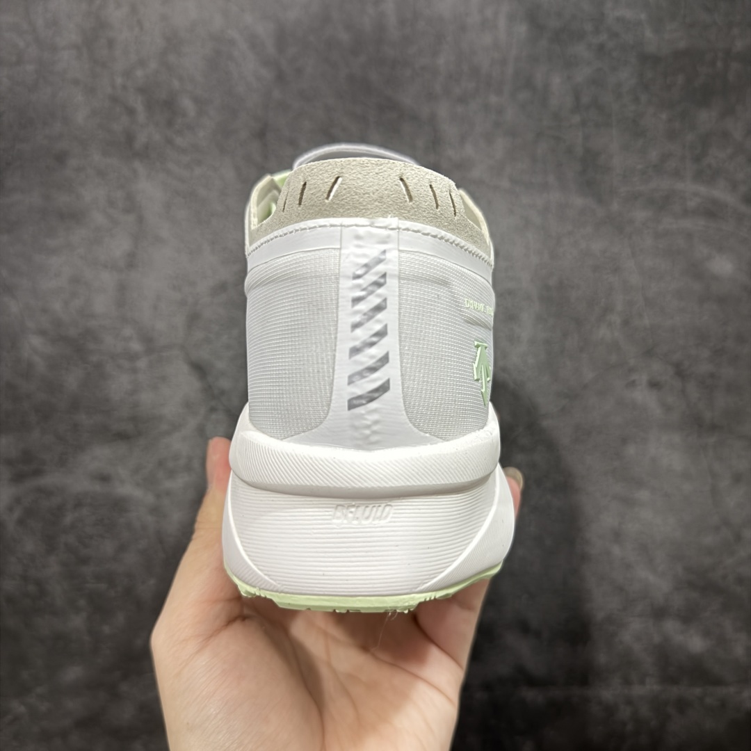 
【纯原M版】DESCENTE DYNAMIC FLUID 2.0 迪桑特轻盈缓震透气鞋面时尚休闲运动