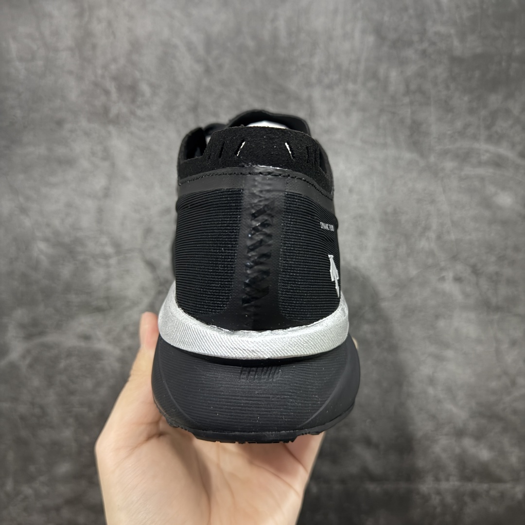  
【纯原M版】DESCENTE DYNAMIC FLUID 2.0 迪桑特轻盈缓震透气鞋面时尚休闲运动