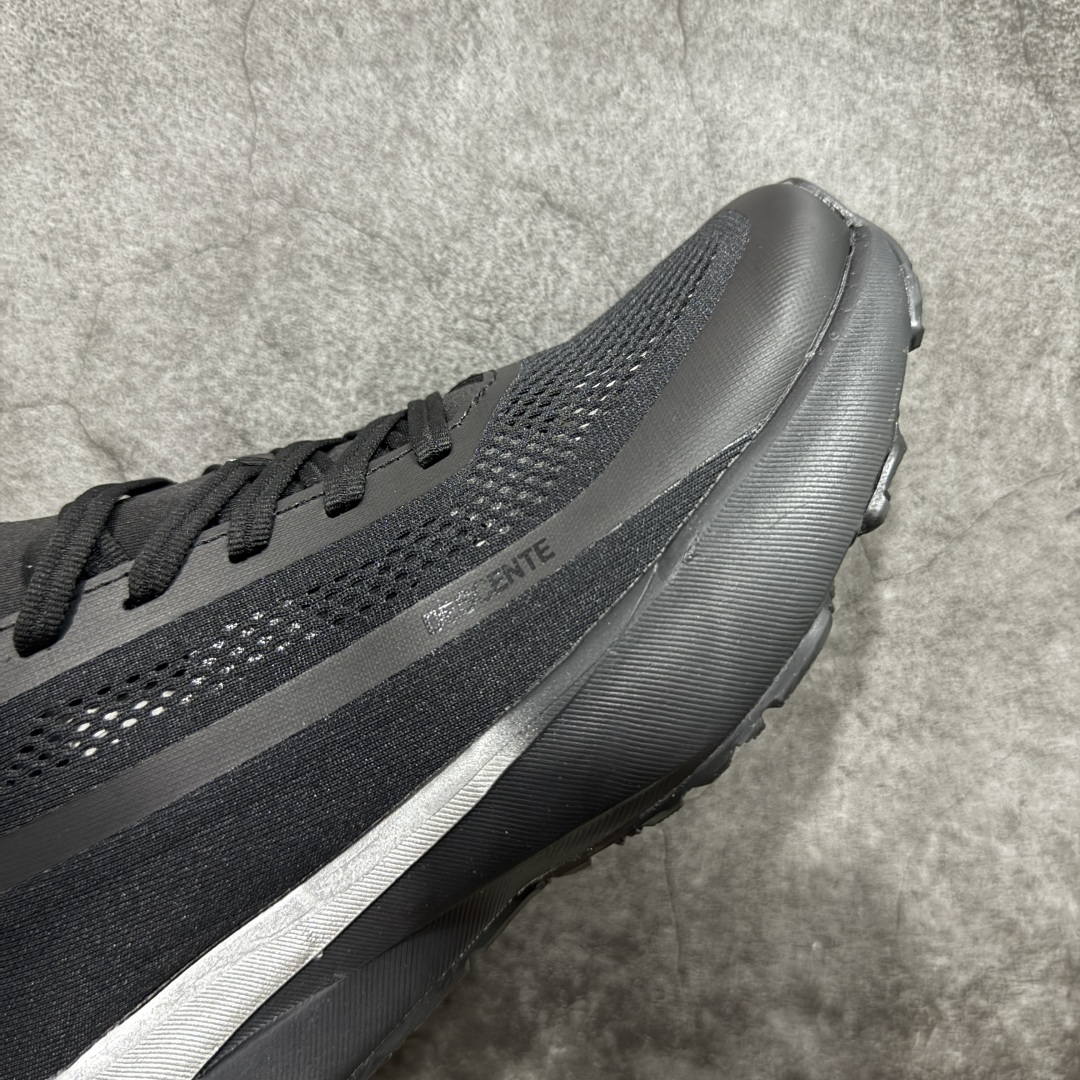  
【纯原M版】DESCENTE DYNAMIC FLUID 2.0 迪桑特轻盈缓震透气鞋面时尚休闲运动