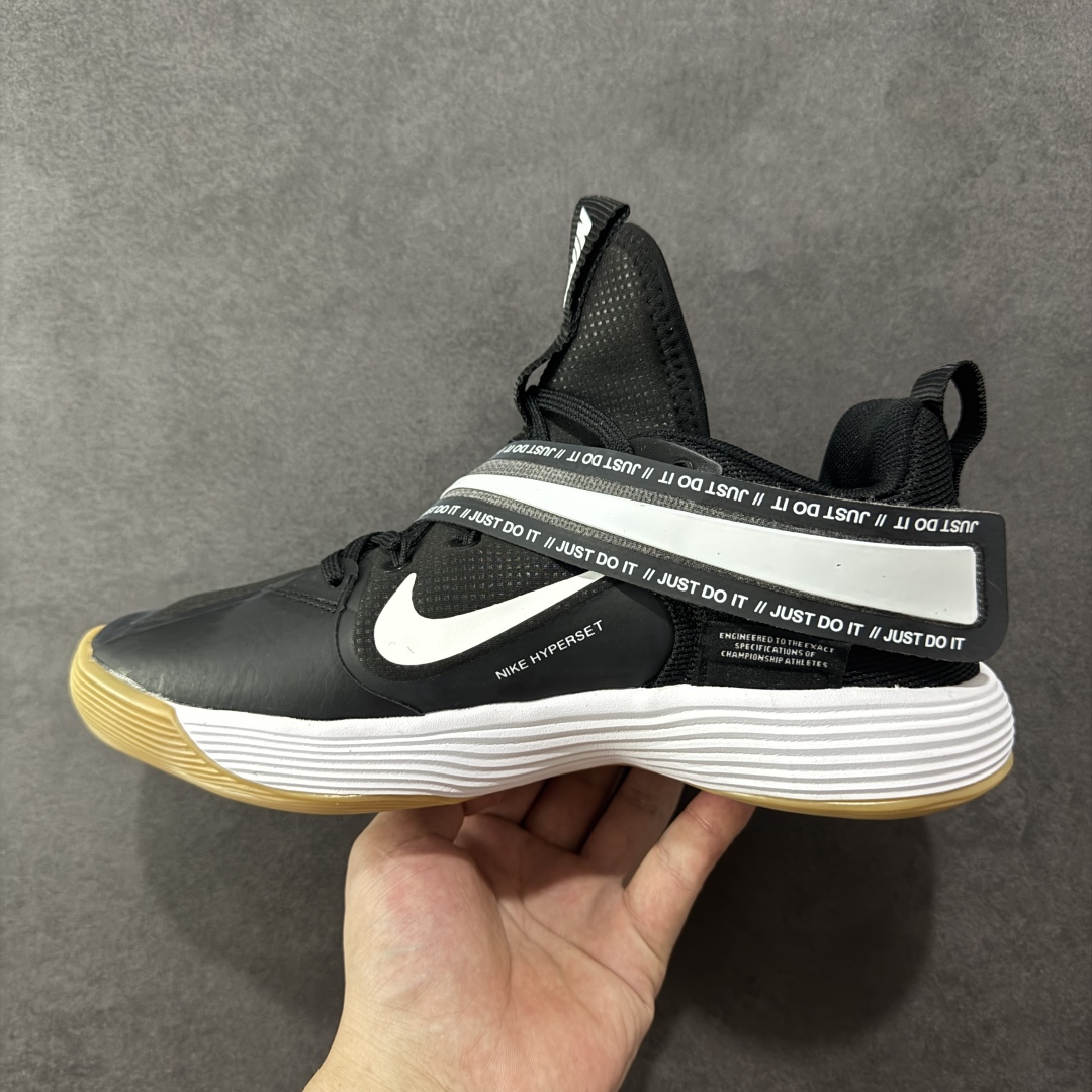  
NK React HyperSet 训练鞋 
低帮减震耐磨 排球篮球双线球鞋 
原鞋开发 全鞋底re