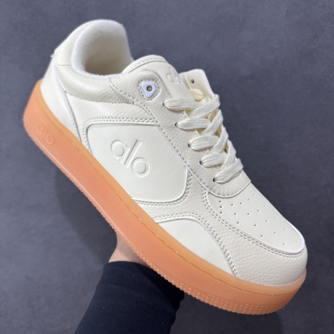 图片[3]-【纯原版】Alo Yoga Recovery Mode 舒适简约 防滑耐磨 低帮 板鞋 男女同款 25s 春夏新款 小白鞋厚底舒适休闲款 alo比耐克更懂女生！上脚超级百搭！而且超级舒适！是厚底款但是上脚一点都不沉重！ 非常轻便！套上袜套搭配更好看！而且还是明星同款推荐～上脚增高显腿细！ 超级适合我们小个子女生～鞋子整体也是经典的拼色撞色设计搭配鞋面细腻的真皮纹路肌理感！！ 材质：牛皮内里羊里 大底：纯天然橡胶大底 尺码：36-45-选品中心