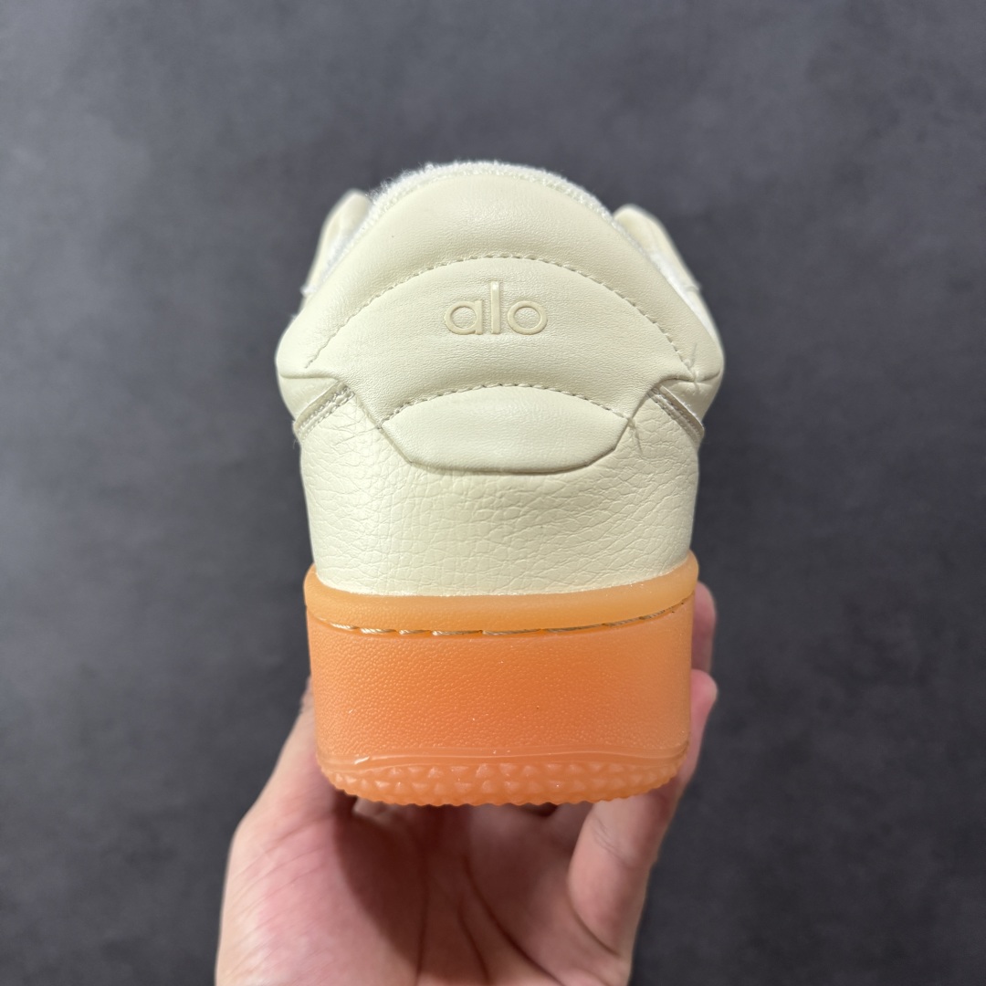 图片[4]-【纯原版】Alo Yoga Recovery Mode 舒适简约 防滑耐磨 低帮 板鞋 男女同款 25s 春夏新款 小白鞋厚底舒适休闲款 alo比耐克更懂女生！上脚超级百搭！而且超级舒适！是厚底款但是上脚一点都不沉重！ 非常轻便！套上袜套搭配更好看！而且还是明星同款推荐～上脚增高显腿细！ 超级适合我们小个子女生～鞋子整体也是经典的拼色撞色设计搭配鞋面细腻的真皮纹路肌理感！！ 材质：牛皮内里羊里 大底：纯天然橡胶大底 尺码：36-45-选品中心