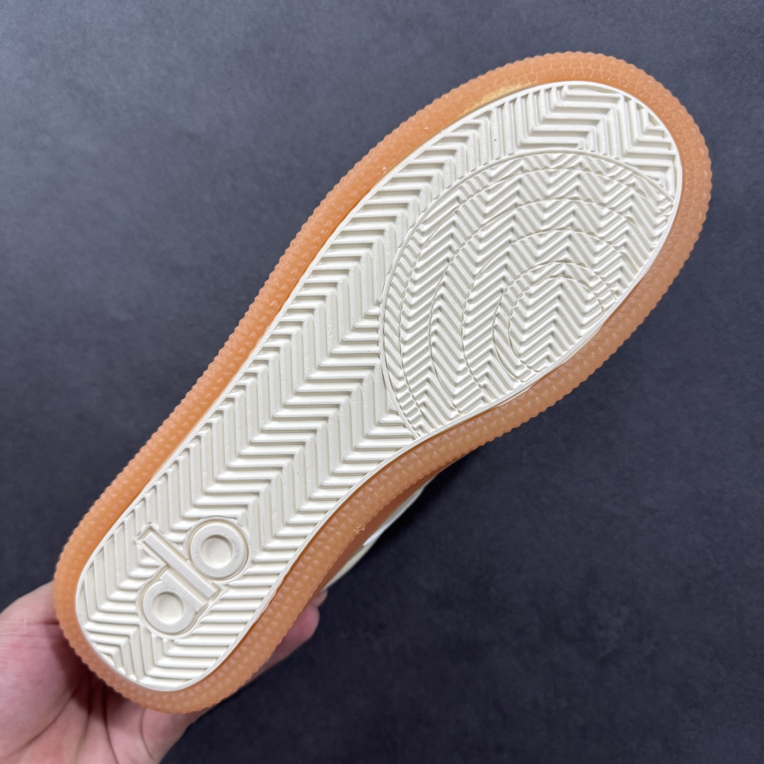 图片[9]-【纯原版】Alo Yoga Recovery Mode 舒适简约 防滑耐磨 低帮 板鞋 男女同款 25s 春夏新款 小白鞋厚底舒适休闲款 alo比耐克更懂女生！上脚超级百搭！而且超级舒适！是厚底款但是上脚一点都不沉重！ 非常轻便！套上袜套搭配更好看！而且还是明星同款推荐～上脚增高显腿细！ 超级适合我们小个子女生～鞋子整体也是经典的拼色撞色设计搭配鞋面细腻的真皮纹路肌理感！！ 材质：牛皮内里羊里 大底：纯天然橡胶大底 尺码：36-45-选品中心