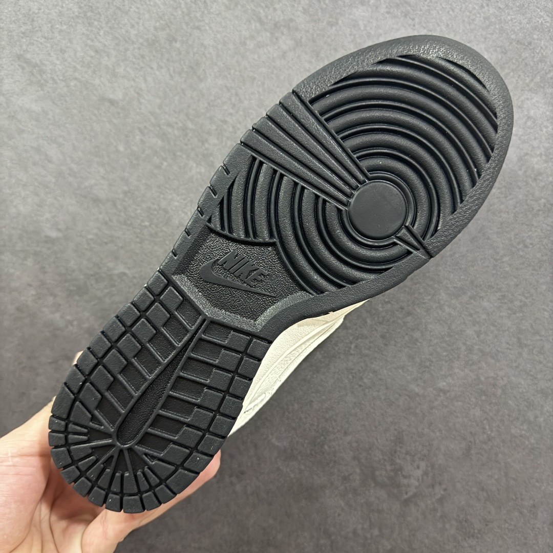  
【纯原】Nike SB Dunk Low Supreme联名 米黑线小红勾 高端定制 低帮休闲板鞋
